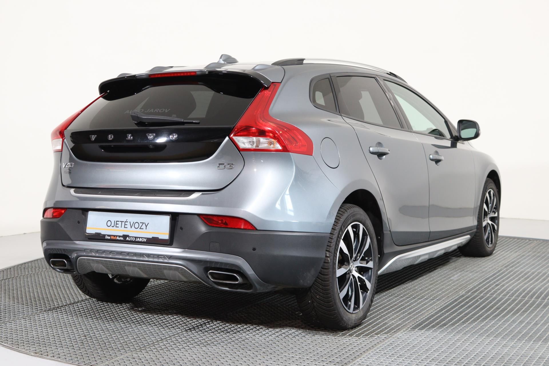 Volvo V40, CROSS COUNTRY 2,0 D3 AUTOMAT - fotka 2