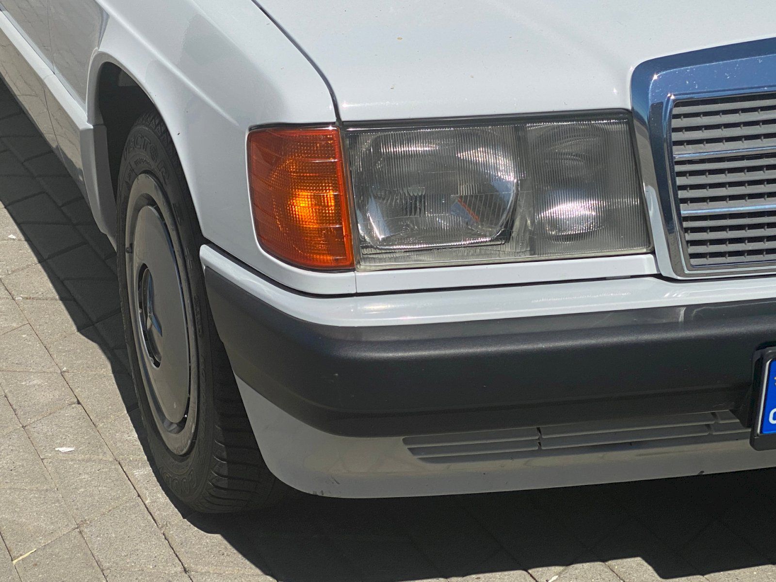 Mercedes-Benz 190, E 1.8, 80 kW - fotka 6
