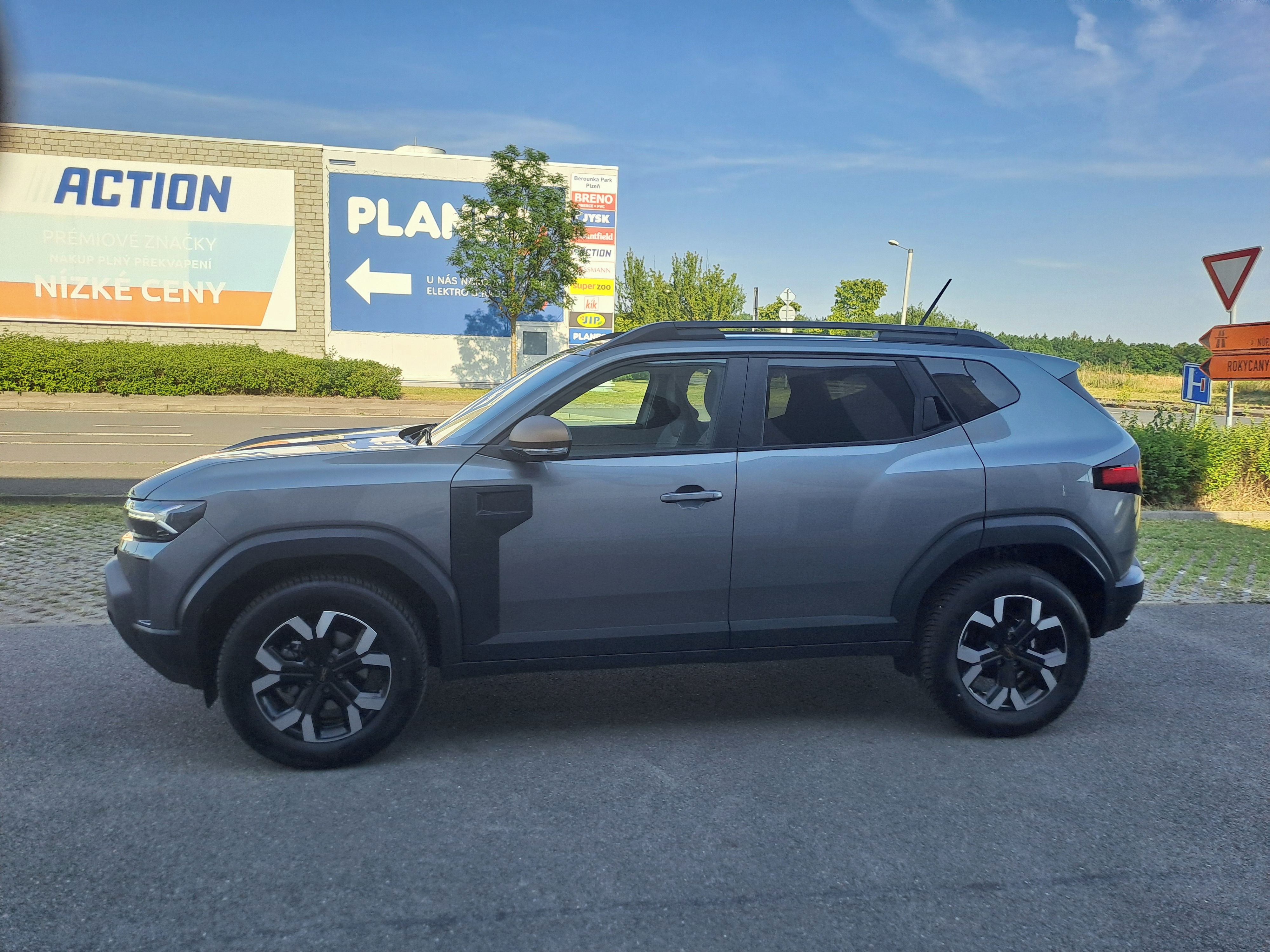 Dacia Duster, 1.2TCE HYBRID 4x4 STAV NOVÉHO! - fotka 5