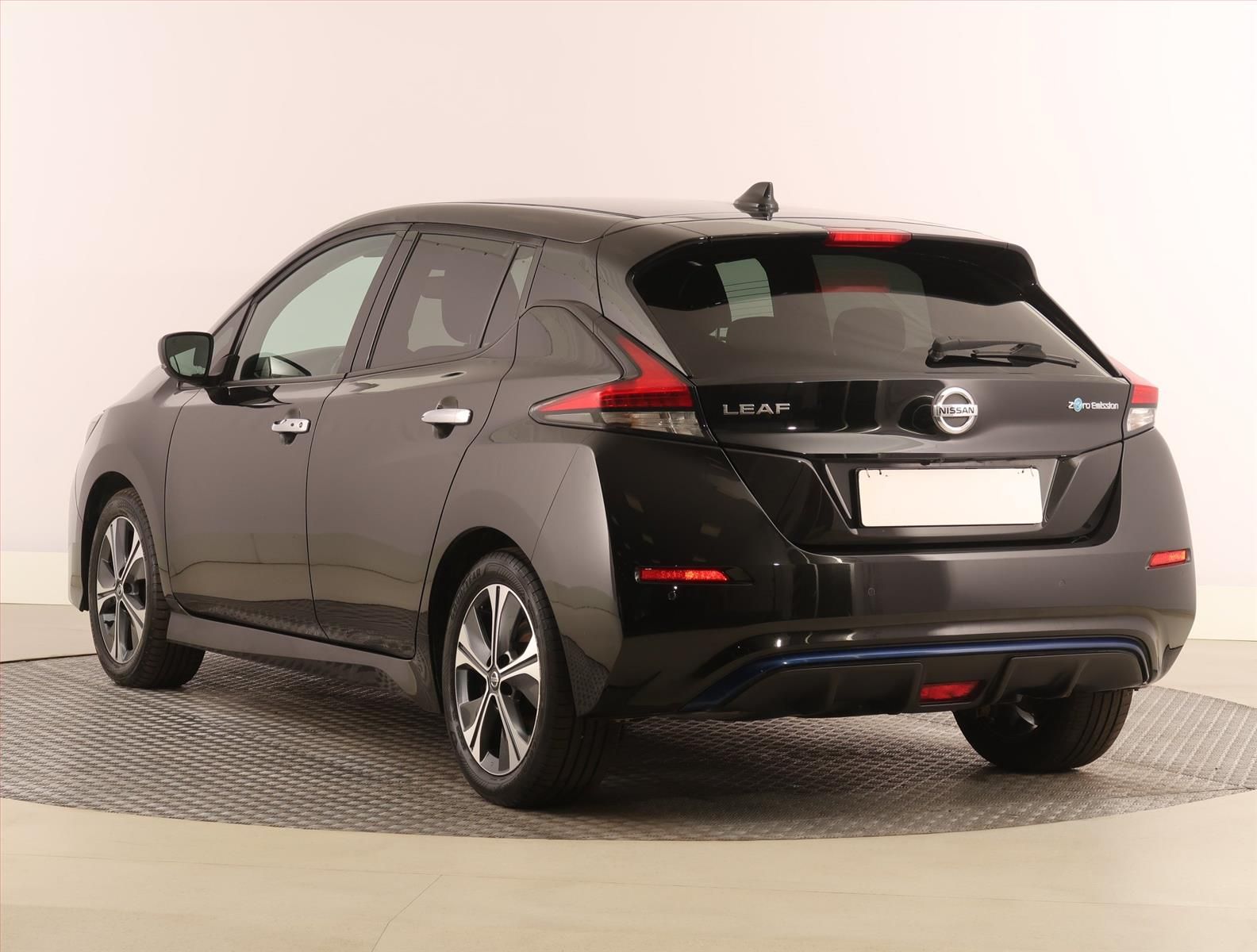 Nissan LEAF, 40 kWh, SoH 91%, Automat - fotka 4