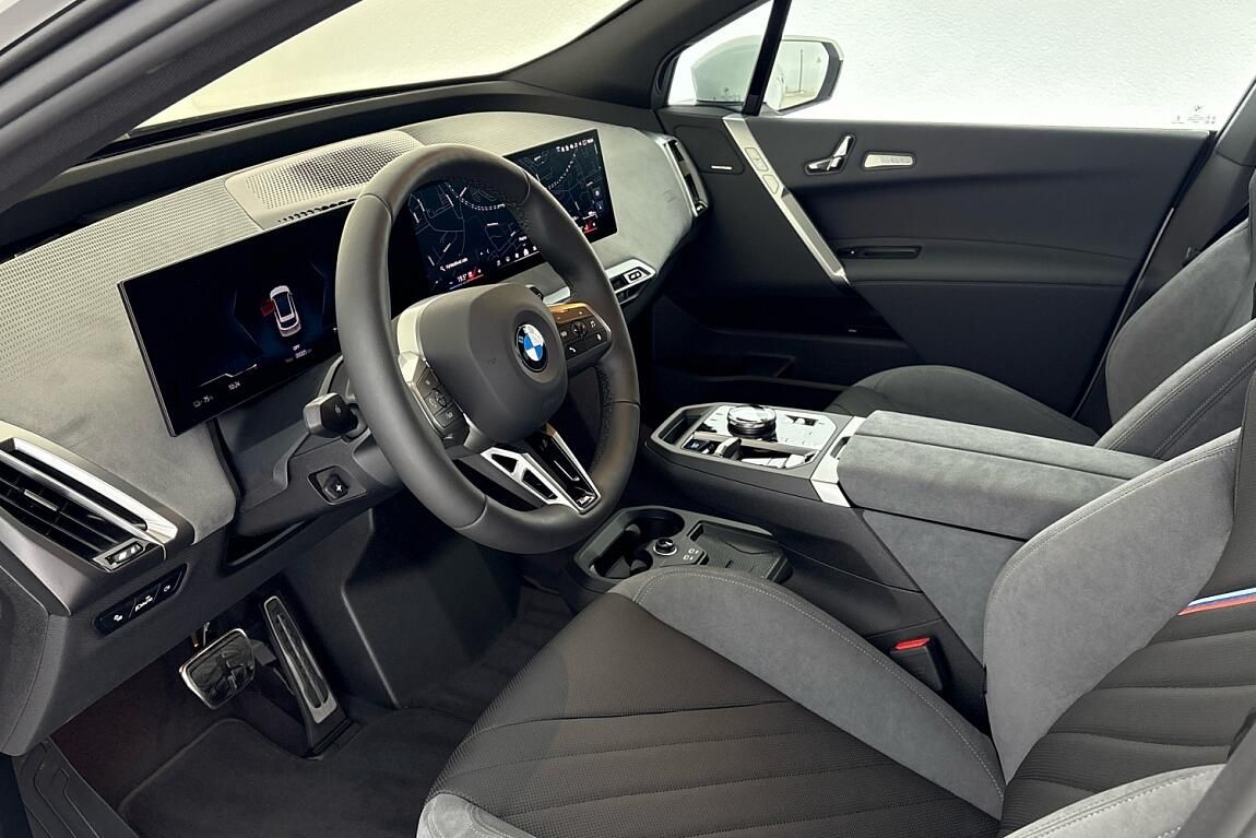 BMW iX, xDrive45 - fotka 6