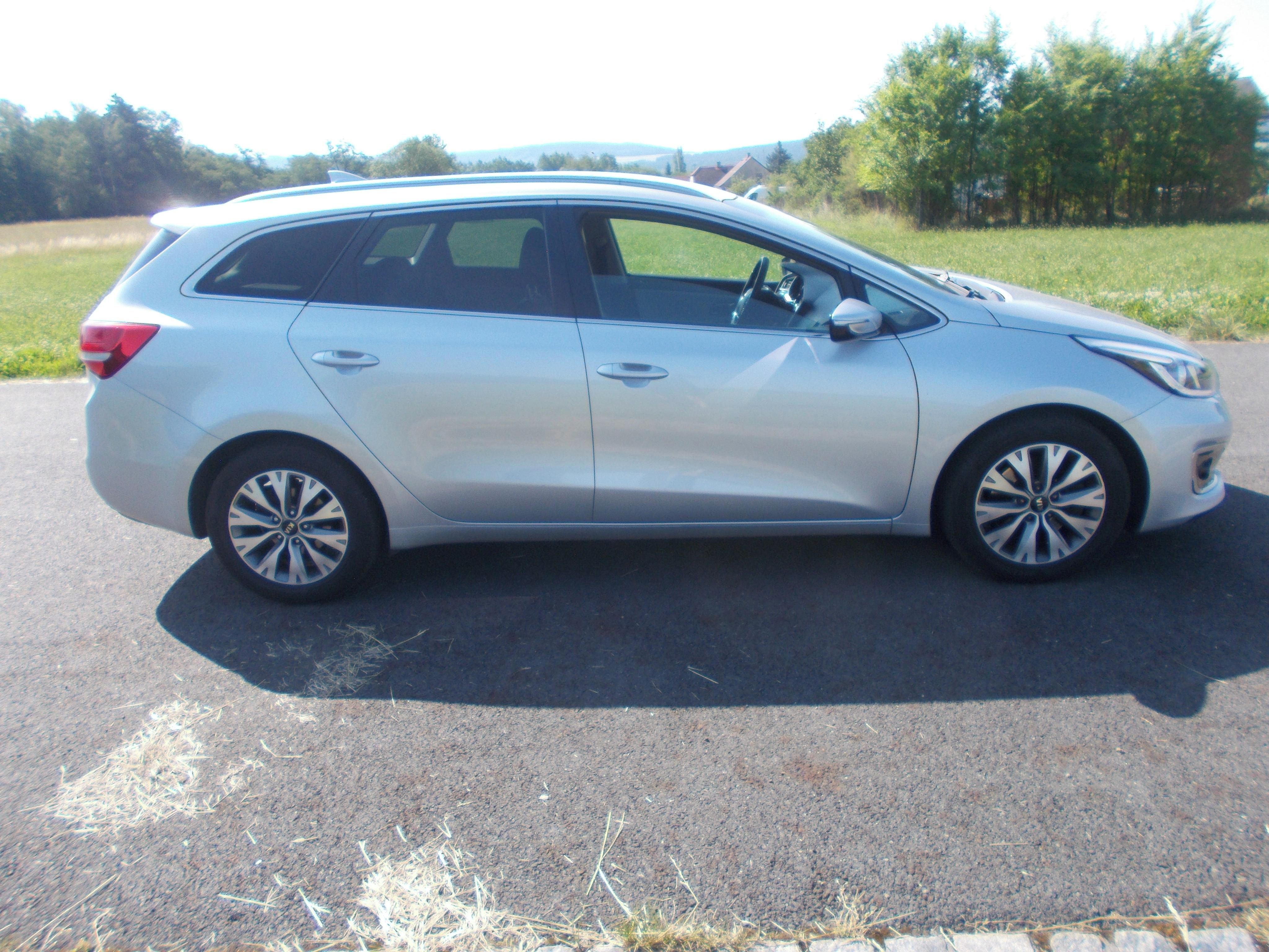Kia Cee´d, 1,6 99kw 72 000km ČR-2 majitel - fotka 5