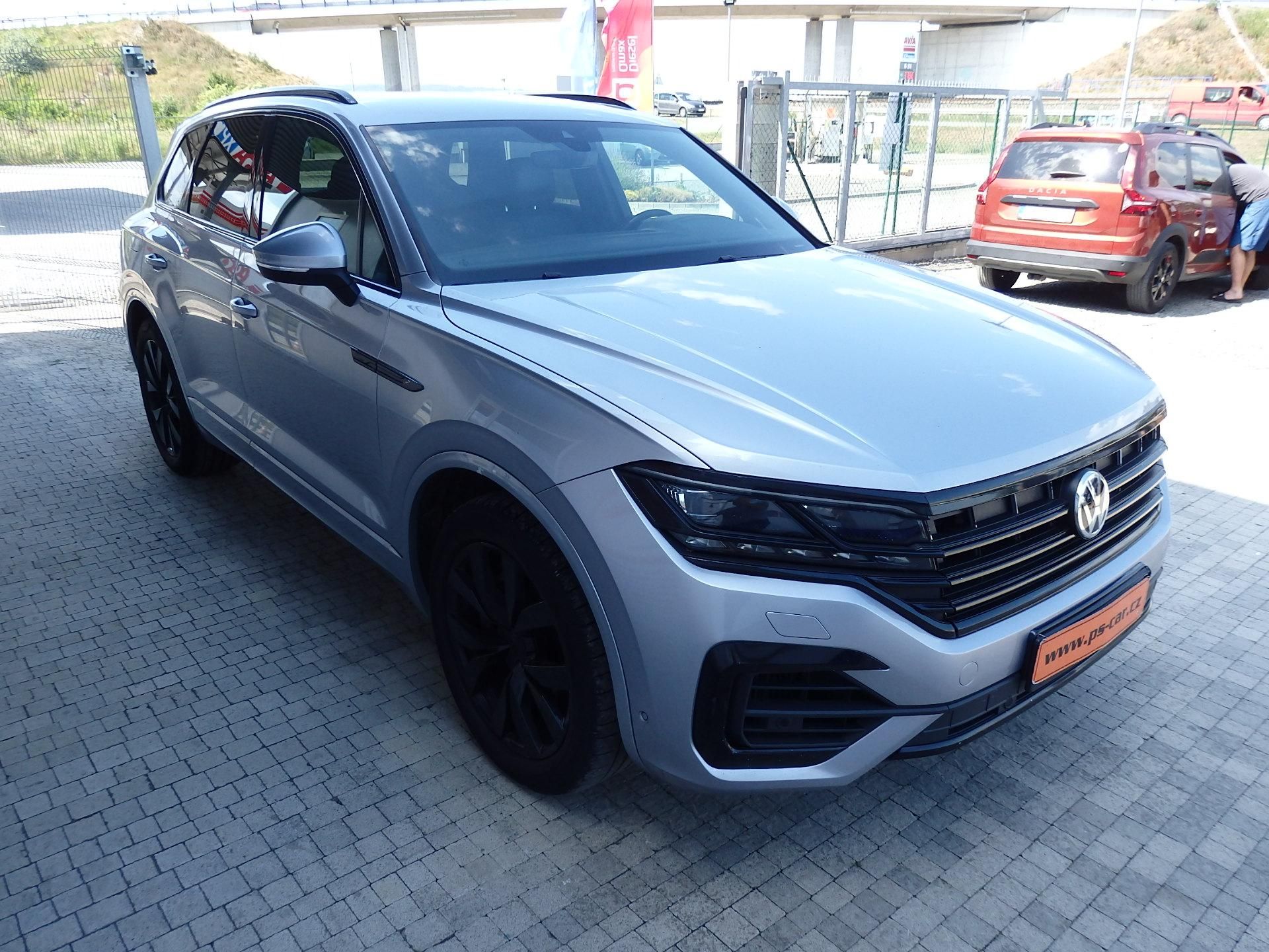 Volkswagen Touareg, 4.0 TDI V8 310 kW R-LINE - fotka 3