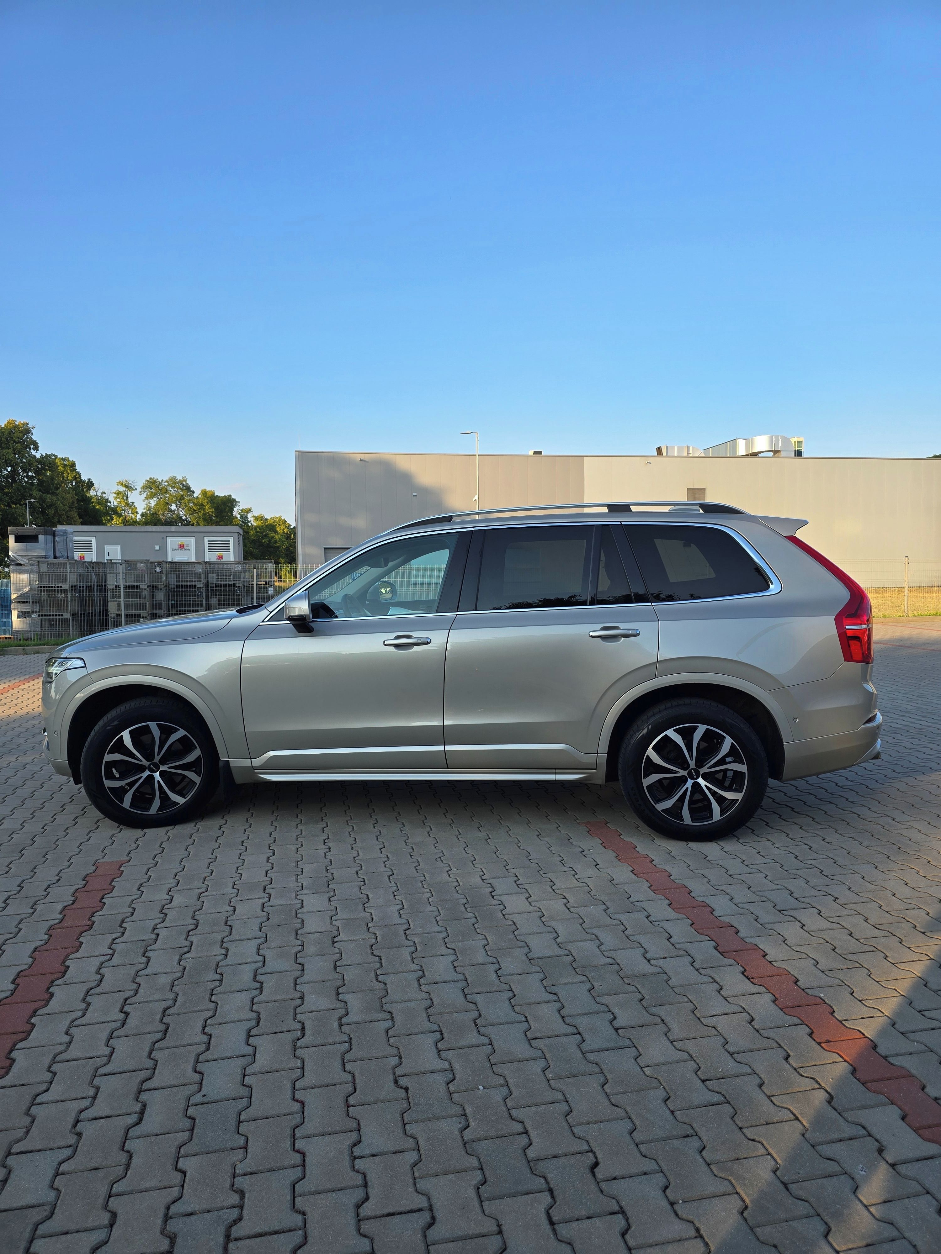 Volvo XC90, Volvo XC90 2,0 D5 AWD - fotka 4