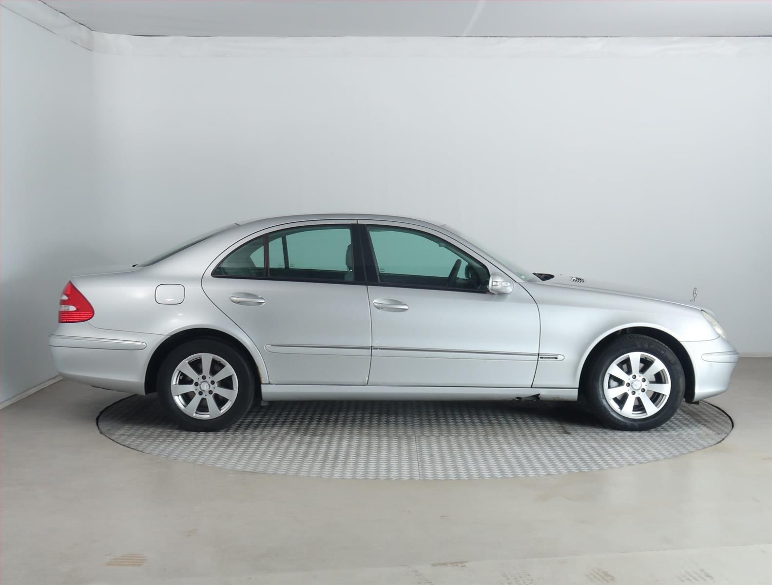 Mercedes-Benz Třídy E, 240, LPG, Automat, Tažné - fotka 6