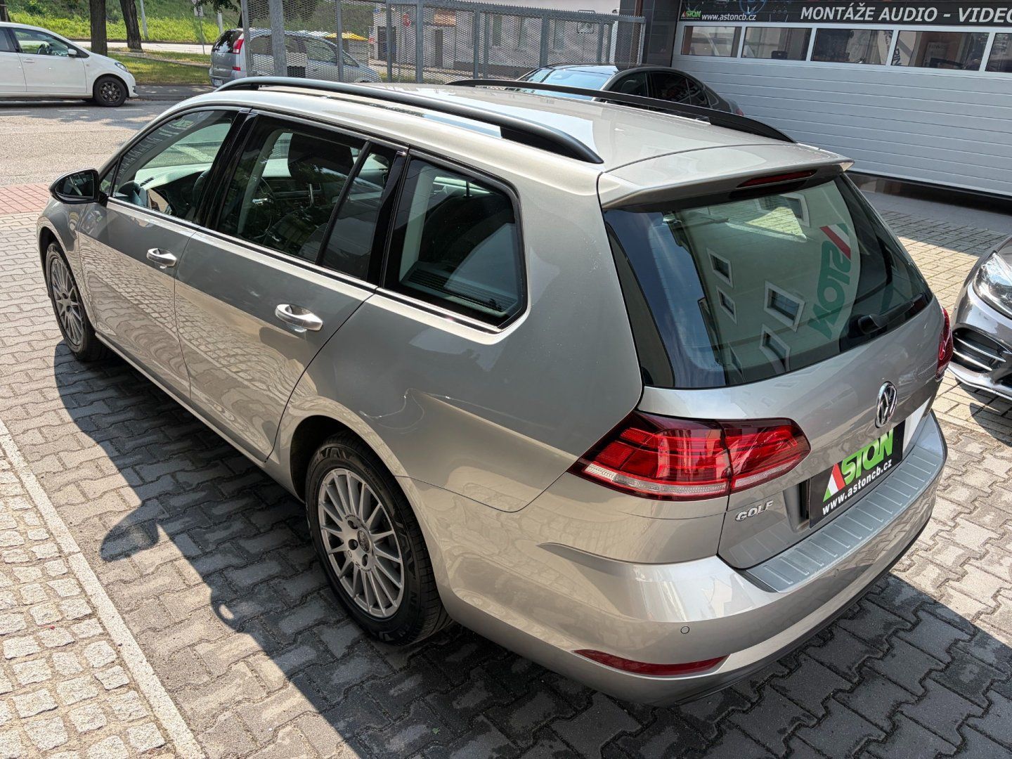 Volkswagen Golf Variant, 1,0i 81kW,DSG,serviska,2xkola - fotka 4