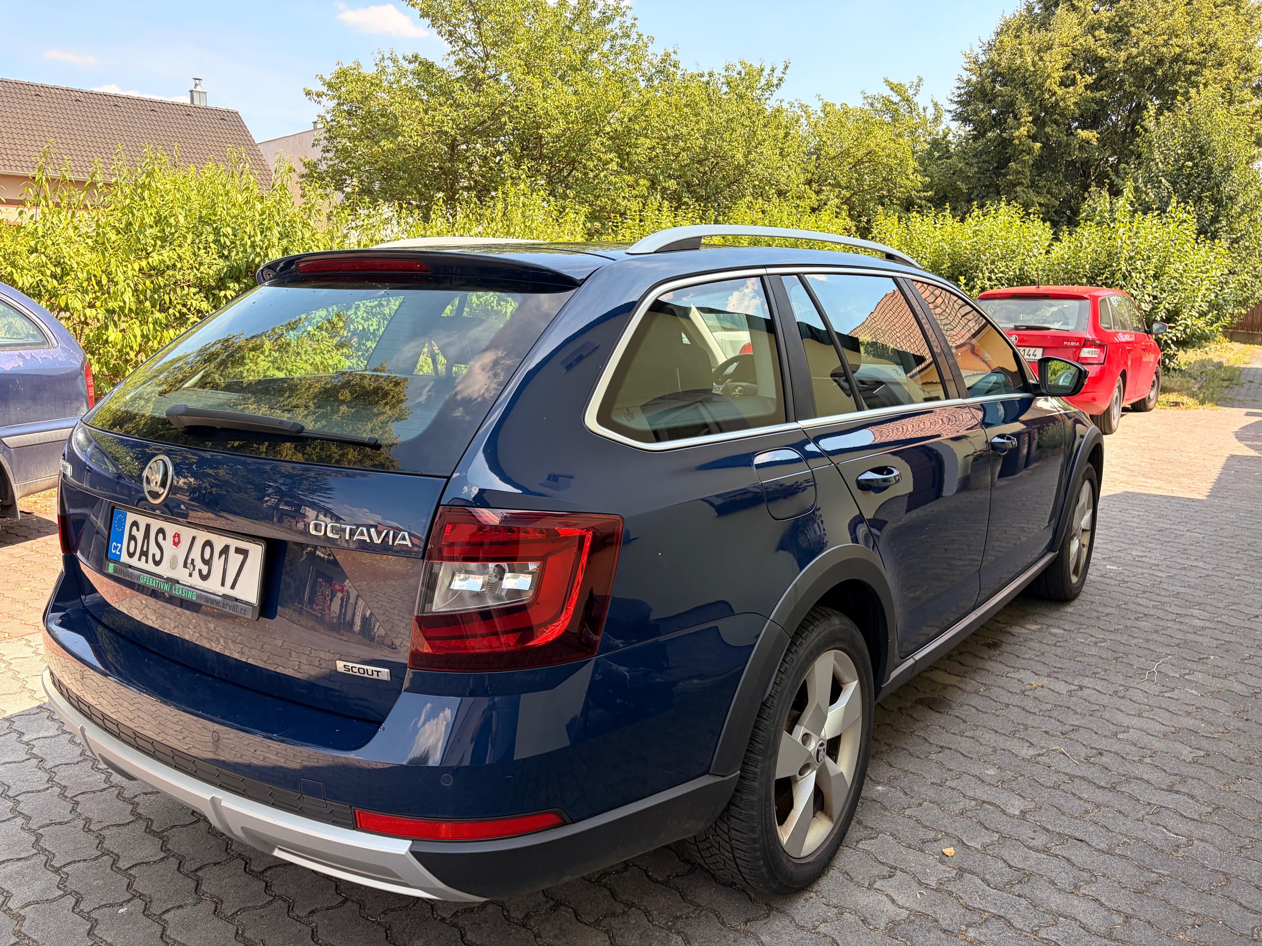 Škoda Octavia, 2.0 TDI Scout 4x4 DSG - fotka 5