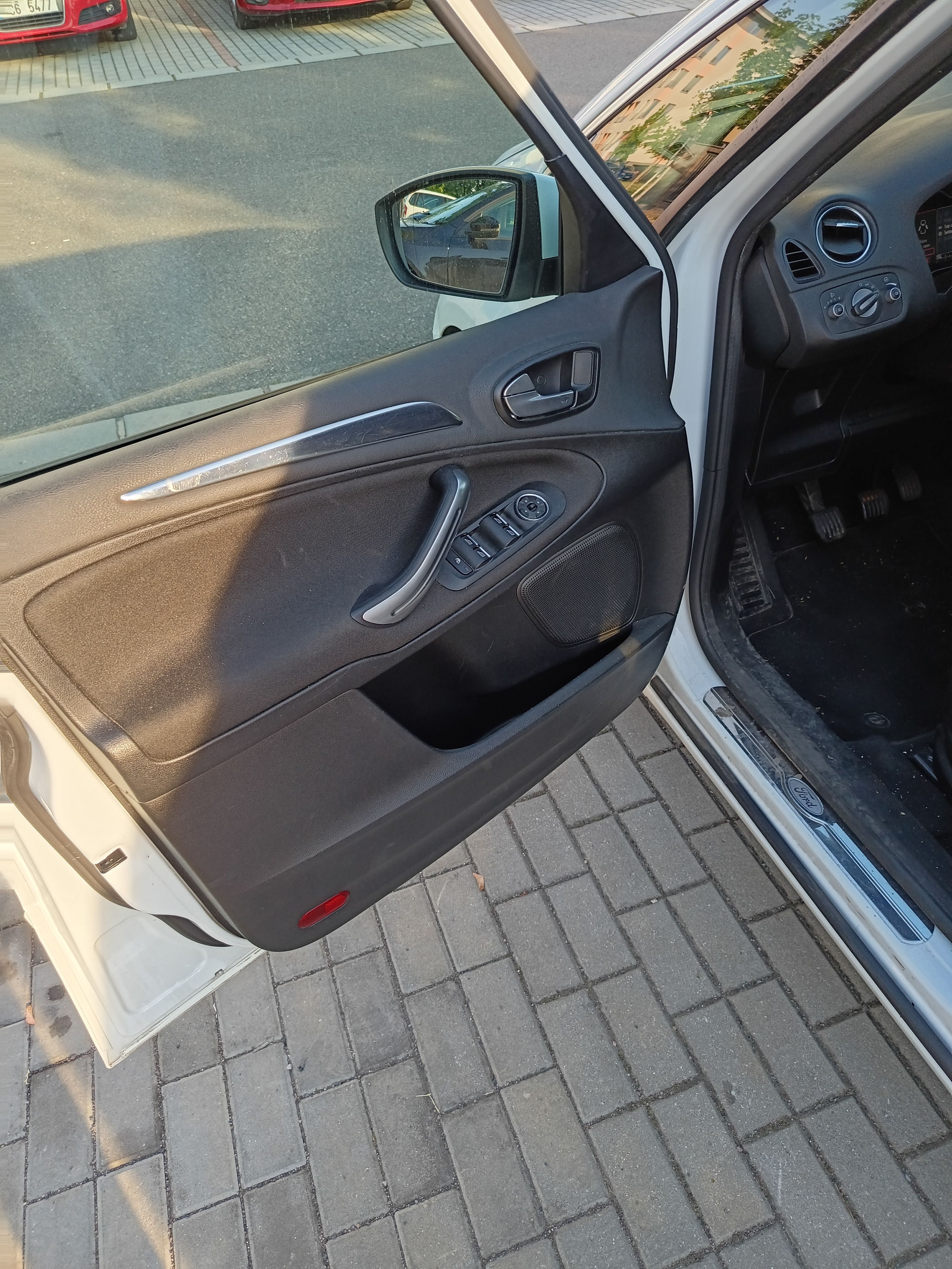 Ford S-MAX, 1,6 ecobost - fotka 4