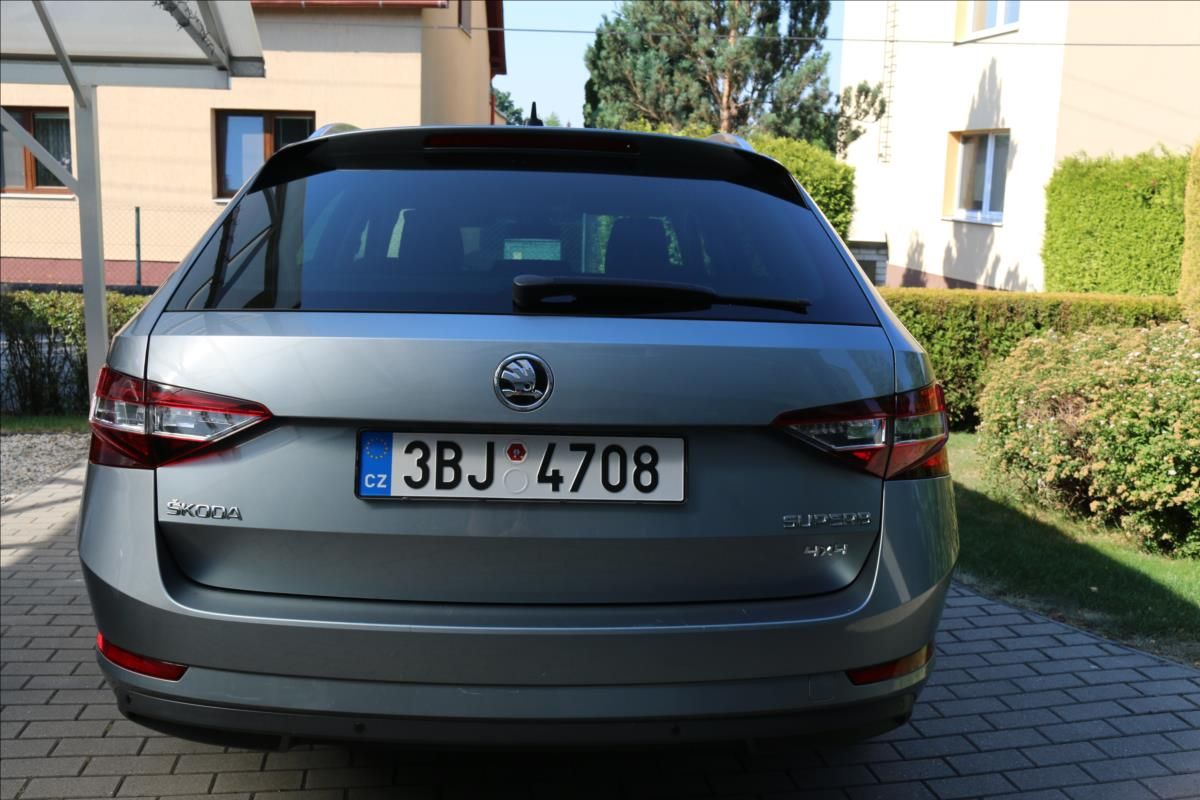 Škoda Superb, 2,0 TDi, DSG , 4x4 - fotka 5