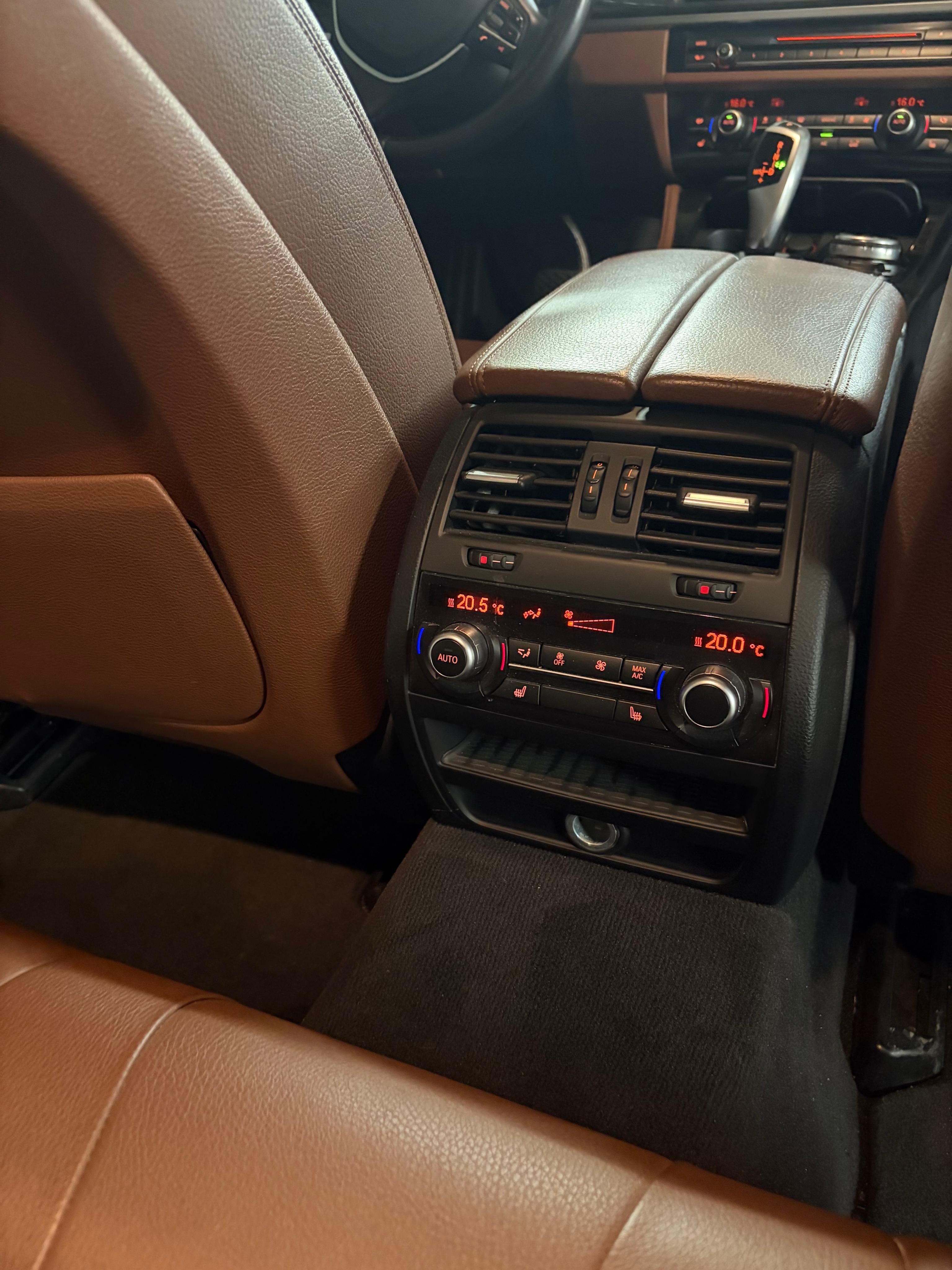 BMW Řada 5, BMW 3.0 xDrive - fotka 6