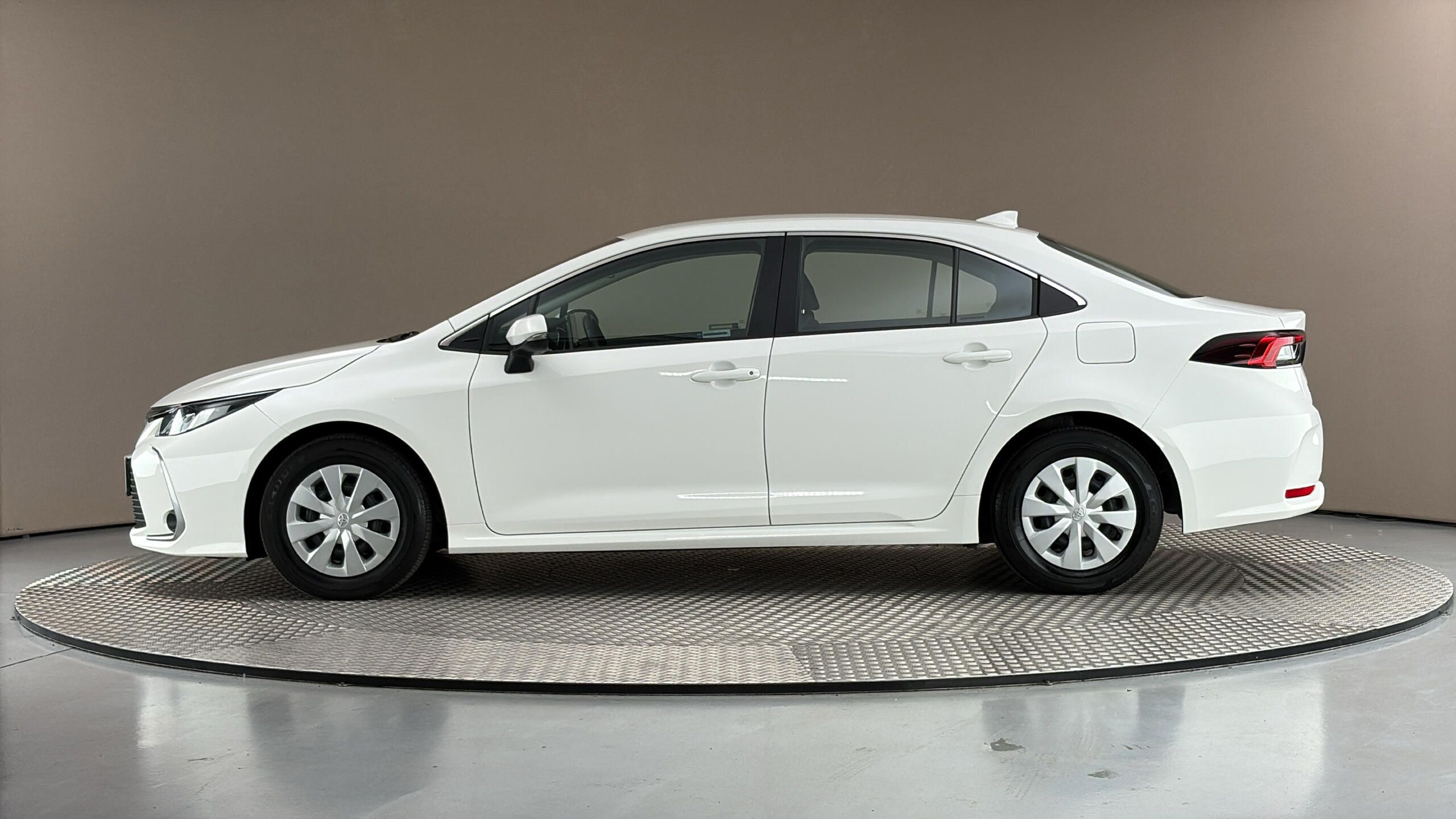 Toyota Corolla, 1.8 Hybrid AUT Active Sedan - fotka 4