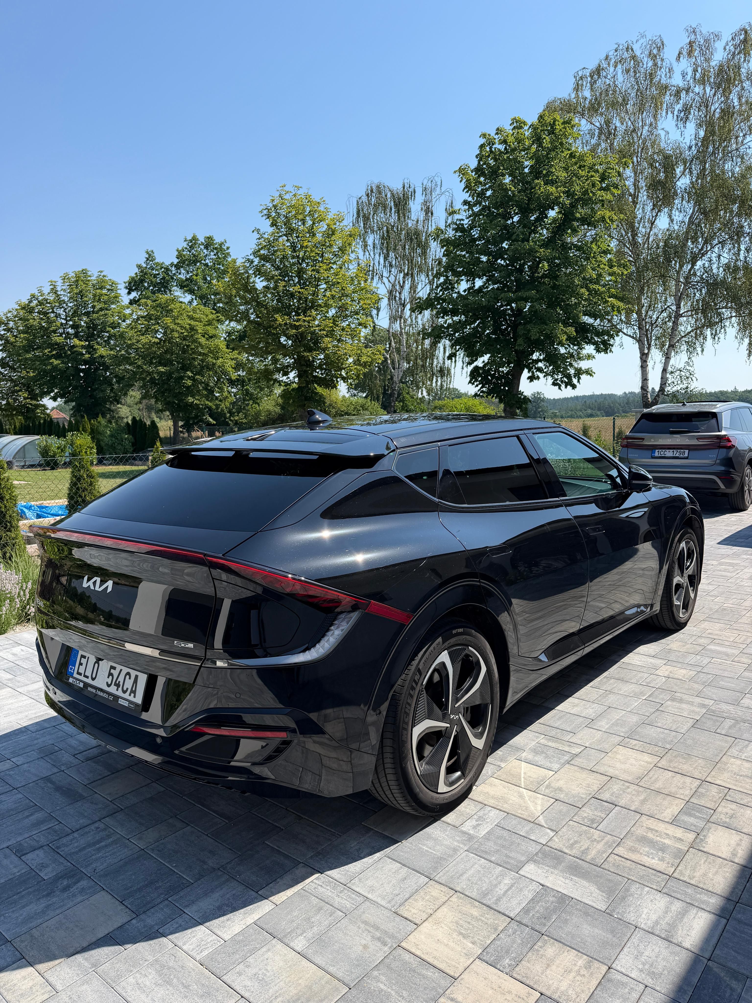 Kia EV6, GT-LINE 239kW, 4x4 - fotka 3