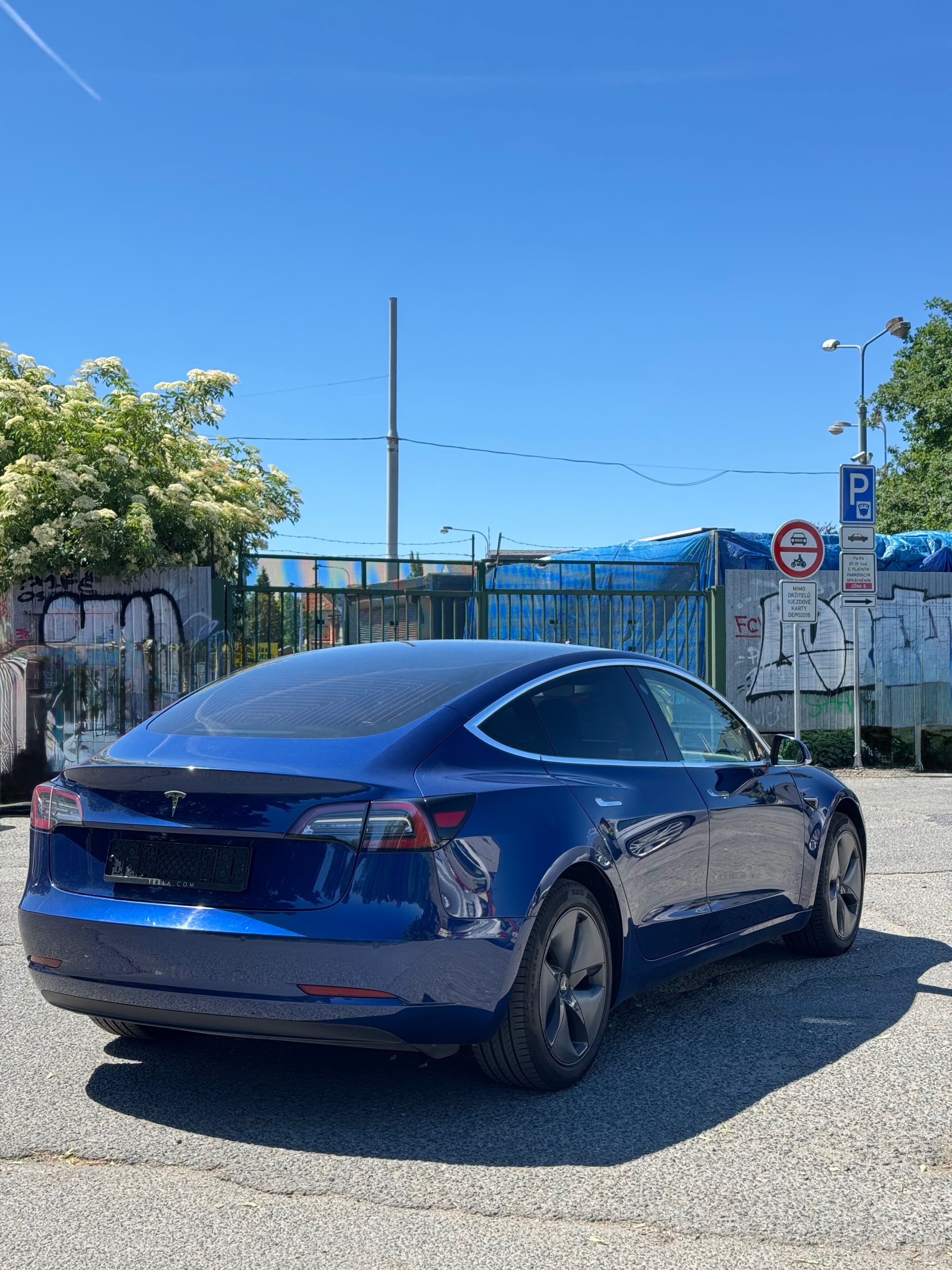 Tesla Model 3, SR+ - fotka 5