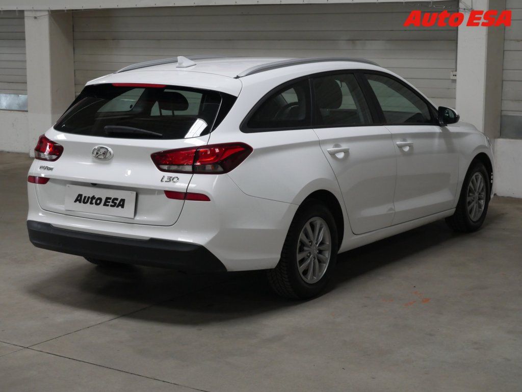 Hyundai i30, 1.6,ČR,AT,AC,temp - fotka 4