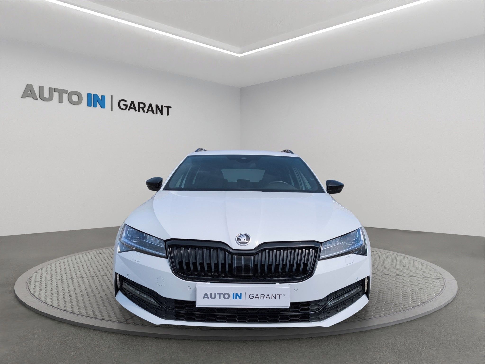 Škoda Superb, SportLine 2.0 TDI 110kW DSG, Č - fotka 2