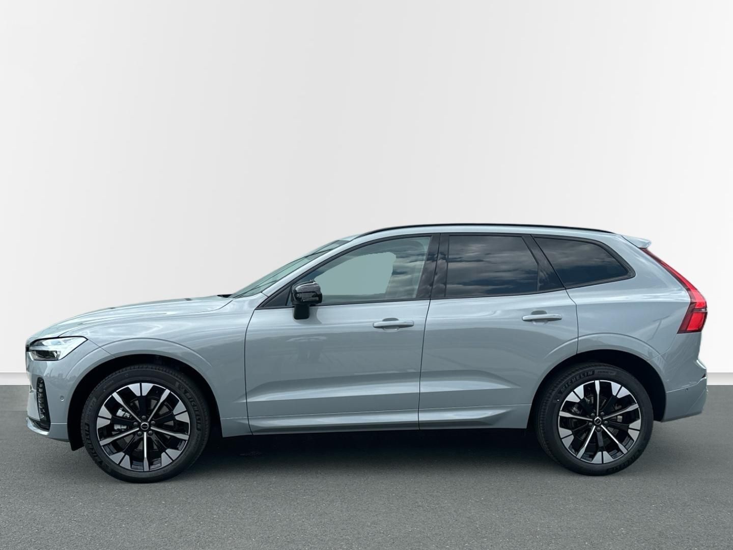 Volvo XC60, 2.0B5 184kW 4x4  PLUS DARK - fotka 2