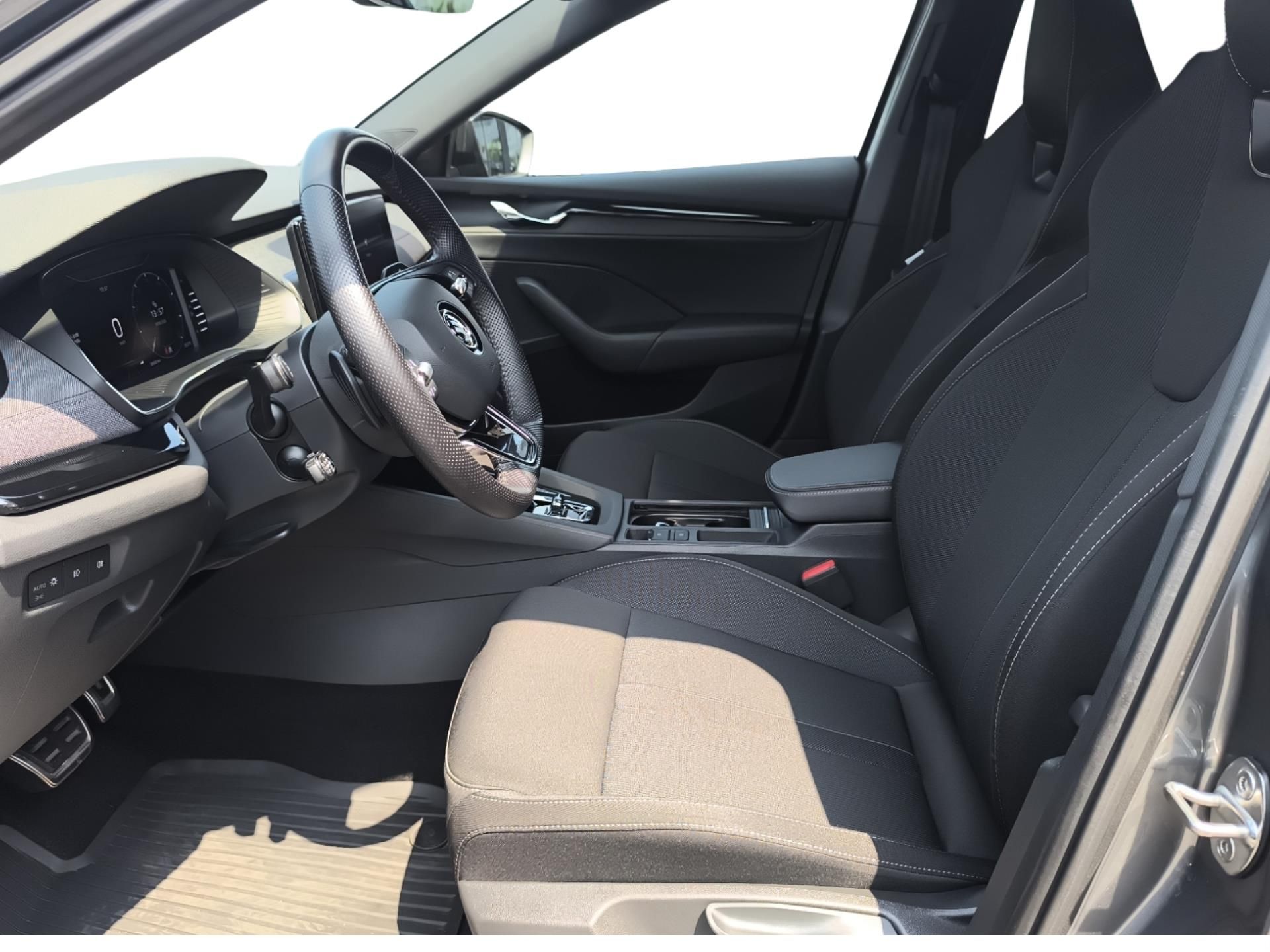 Škoda Octavia, 2.0 TDi Sportline DSG - fotka 6