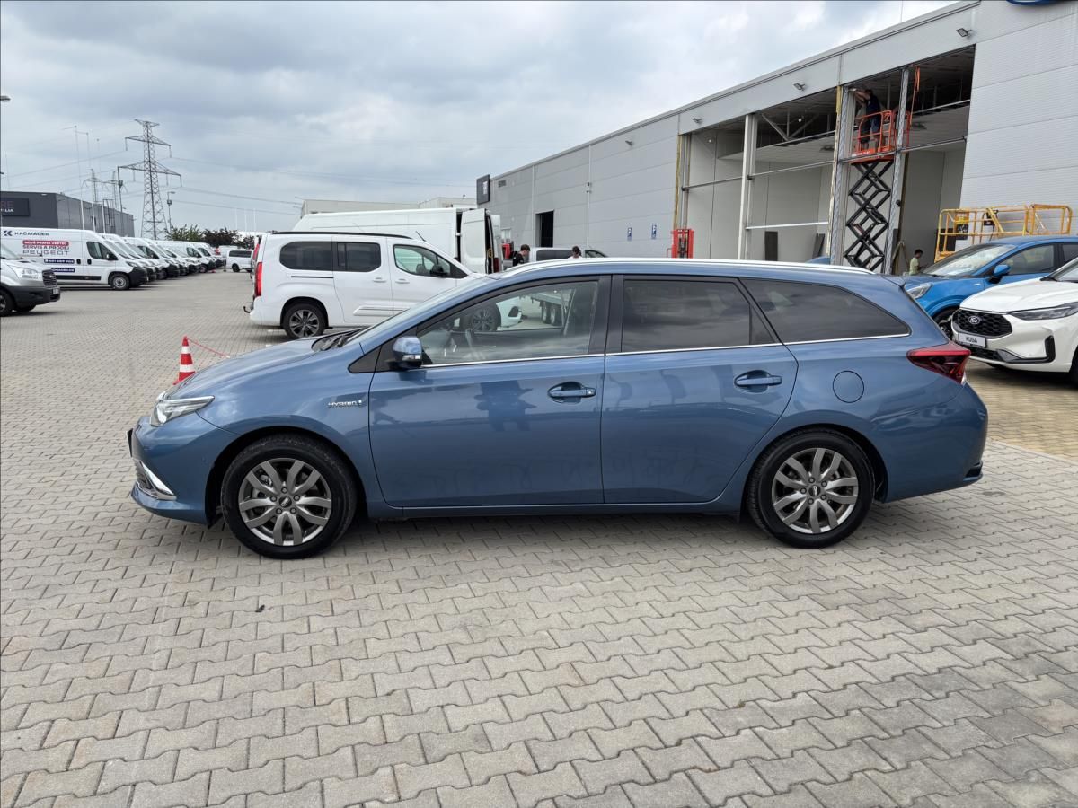 Toyota Auris, 1,8 Hybrid e-CVT TS Executive - fotka 2