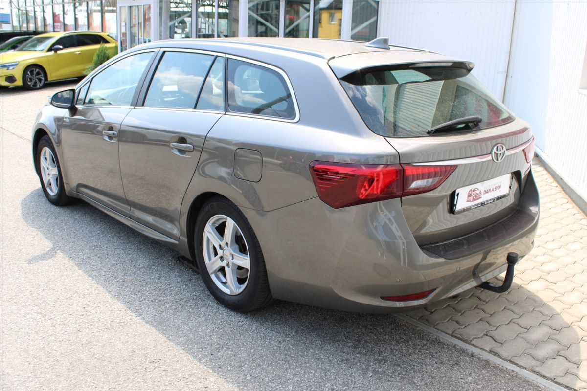 Toyota Avensis, 1,6 i 1.majitel TOP STAV! - fotka 4