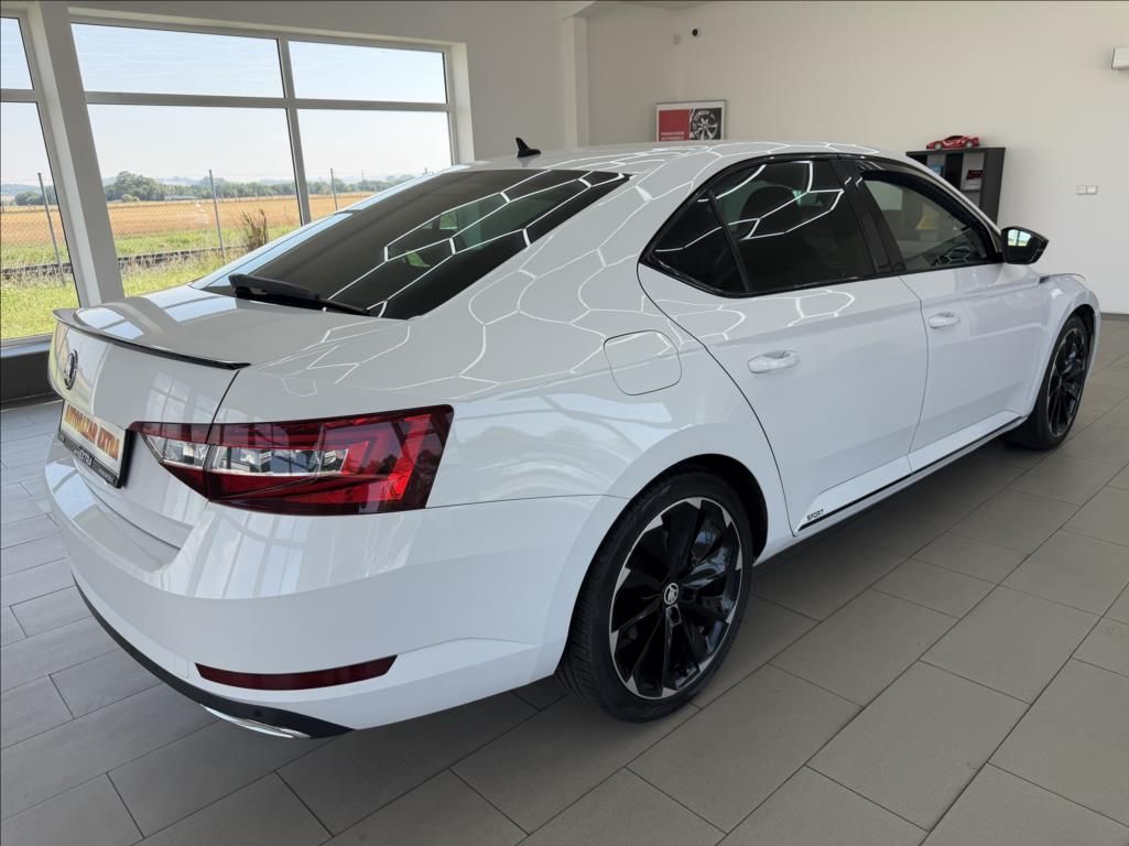 Škoda Superb, 2,0 TDi, Sportline, Navi, DSG - fotka 5
