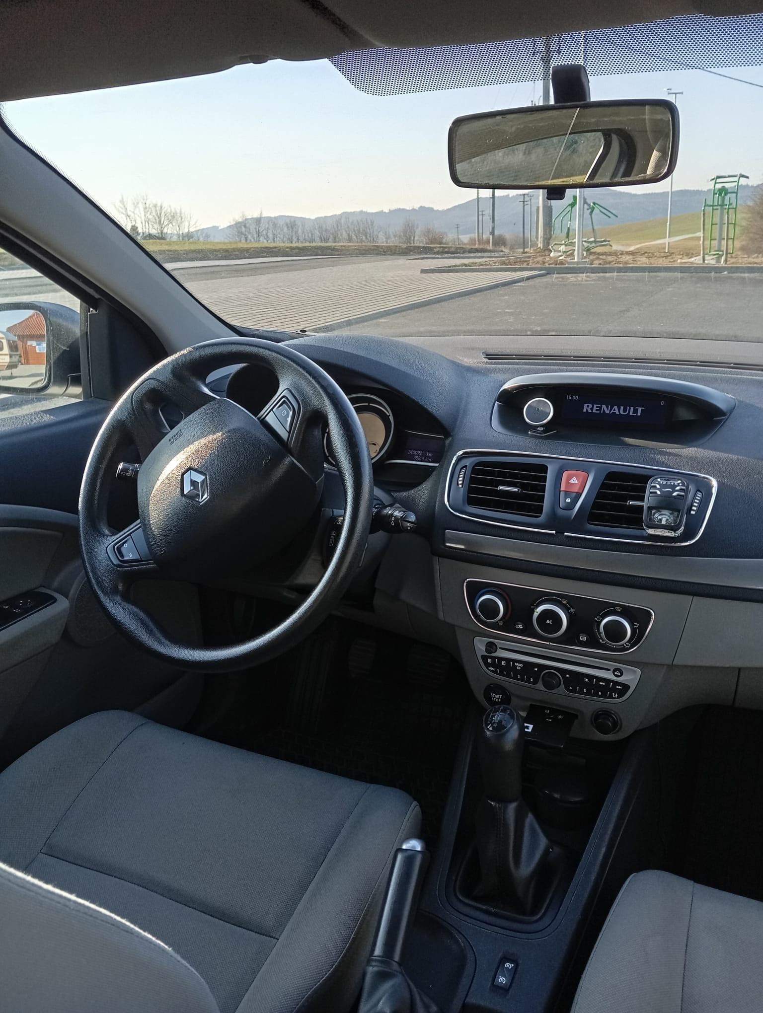 Renault Mégane, 1.5 dCi, 66 kW, 2010, servisov - fotka 5
