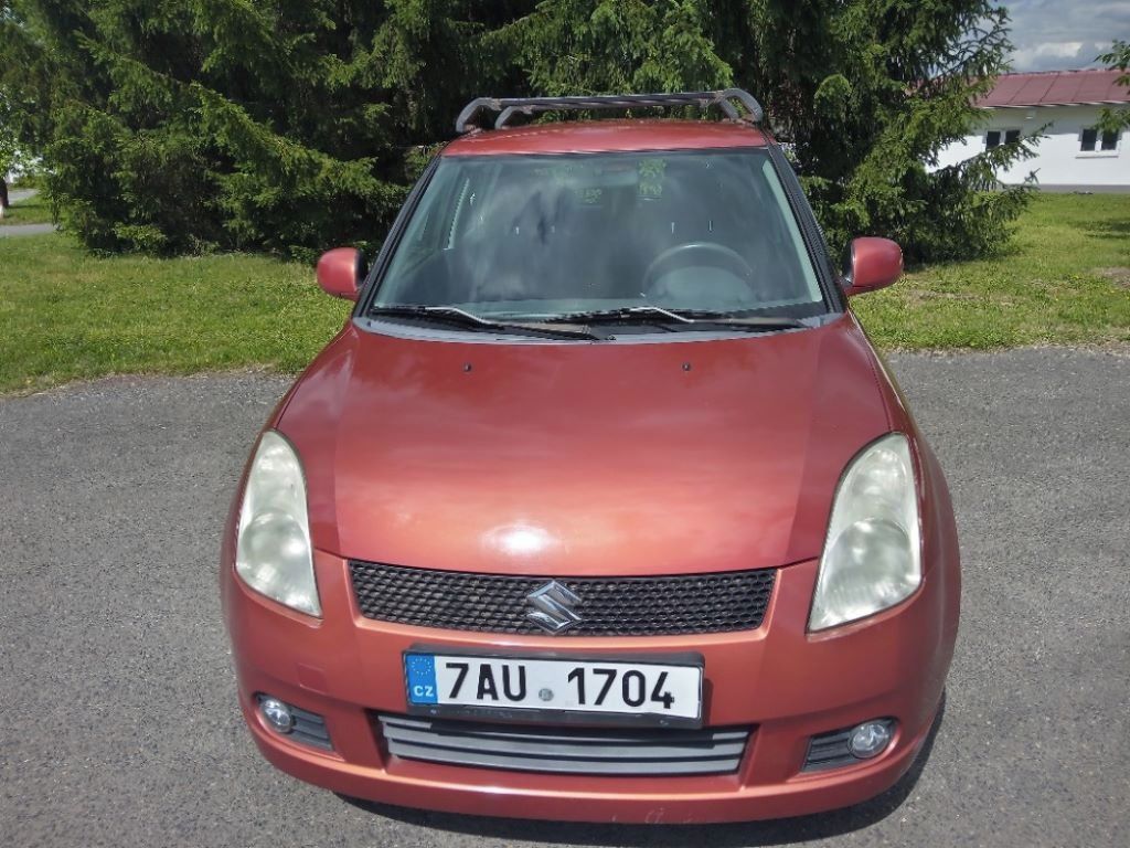 Suzuki Swift, 1,3 GL/AC,68kW,1.MAJITEL,KLIMA - fotka 2