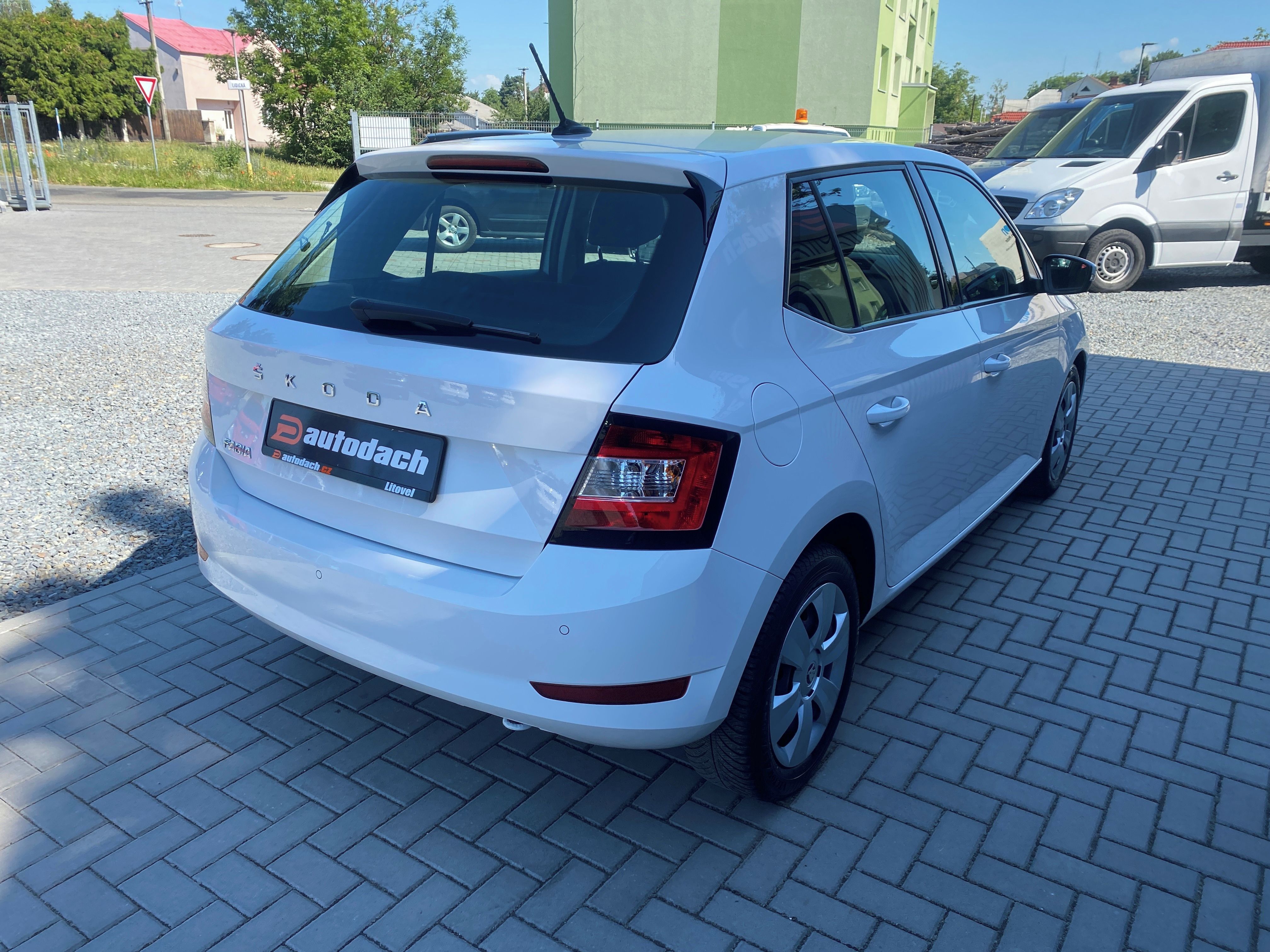Škoda Fabia, 1.0 MPI - 1xMAJ. - LED - PDC - fotka 5