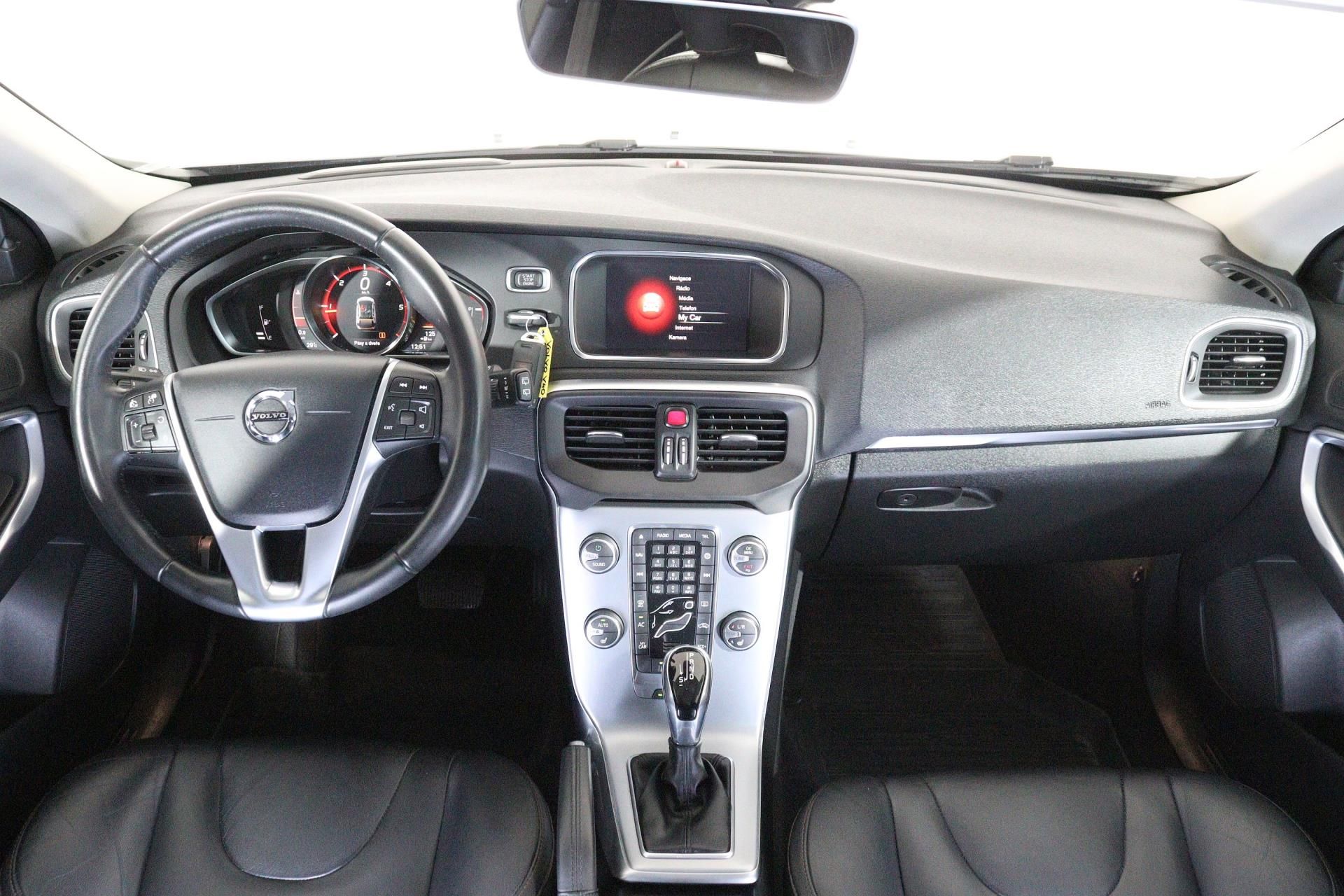 Volvo V40, CROSS COUNTRY 2,0 D3 AUTOMAT - fotka 5