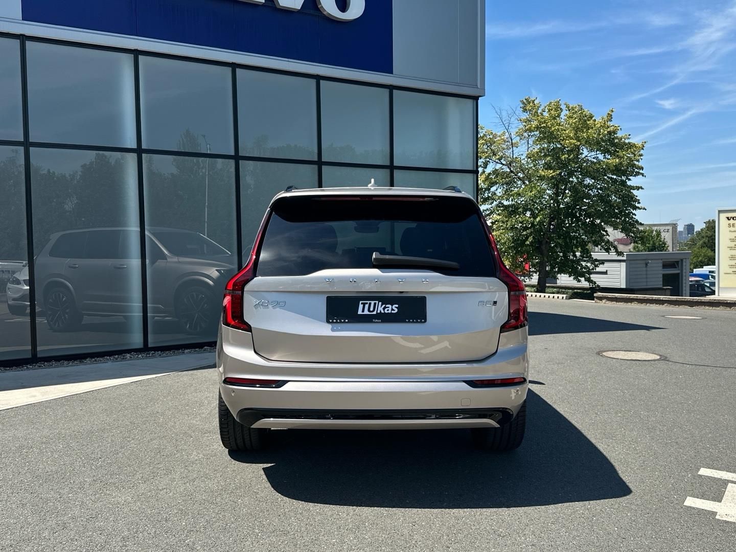 Volvo XC90, 2.0B5 184kW 4x4  PLUS BRIGHT - fotka 5