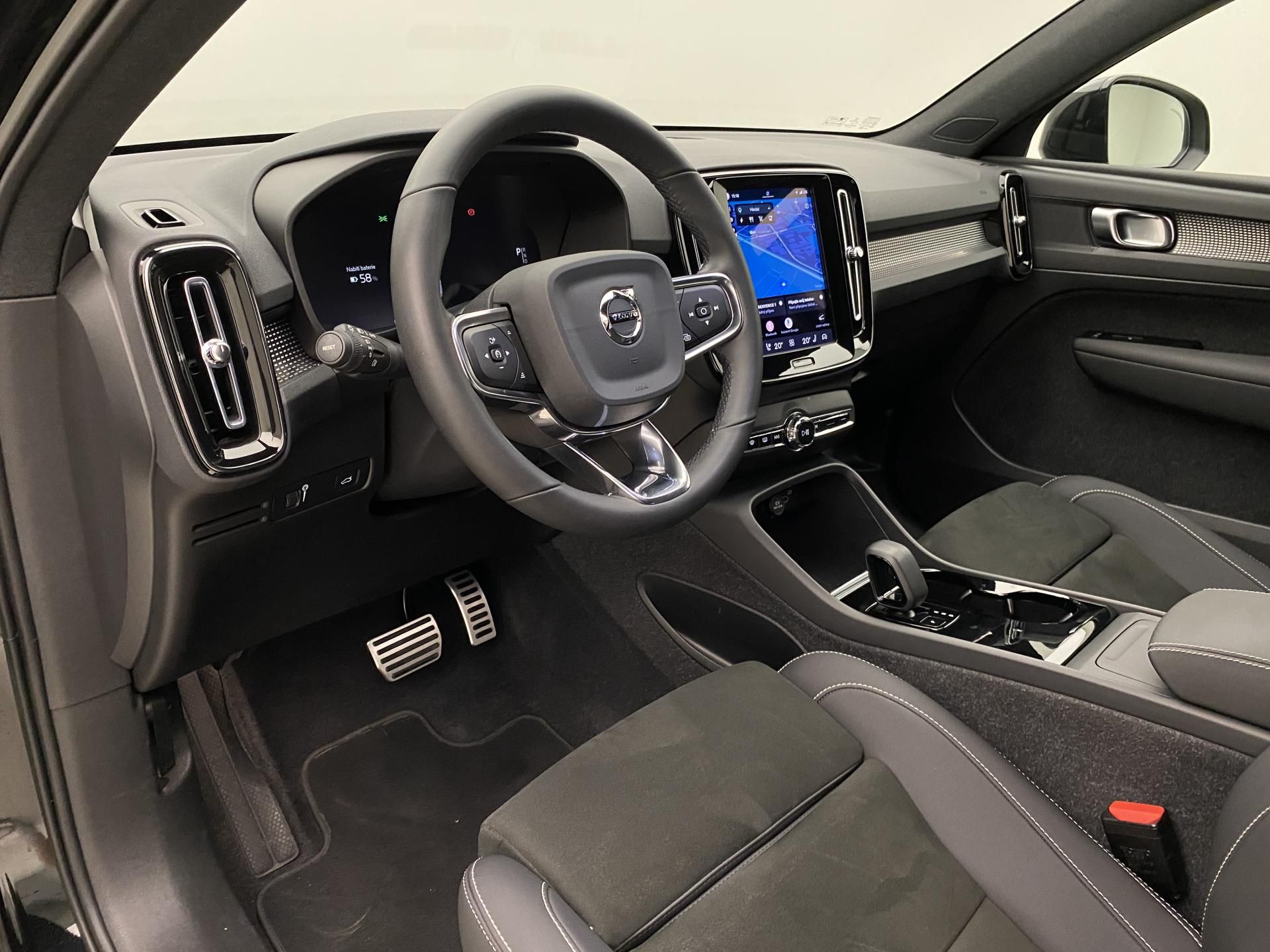 Volvo XC40, PURE ELECTRIC RECHARGE PLUS - fotka 4