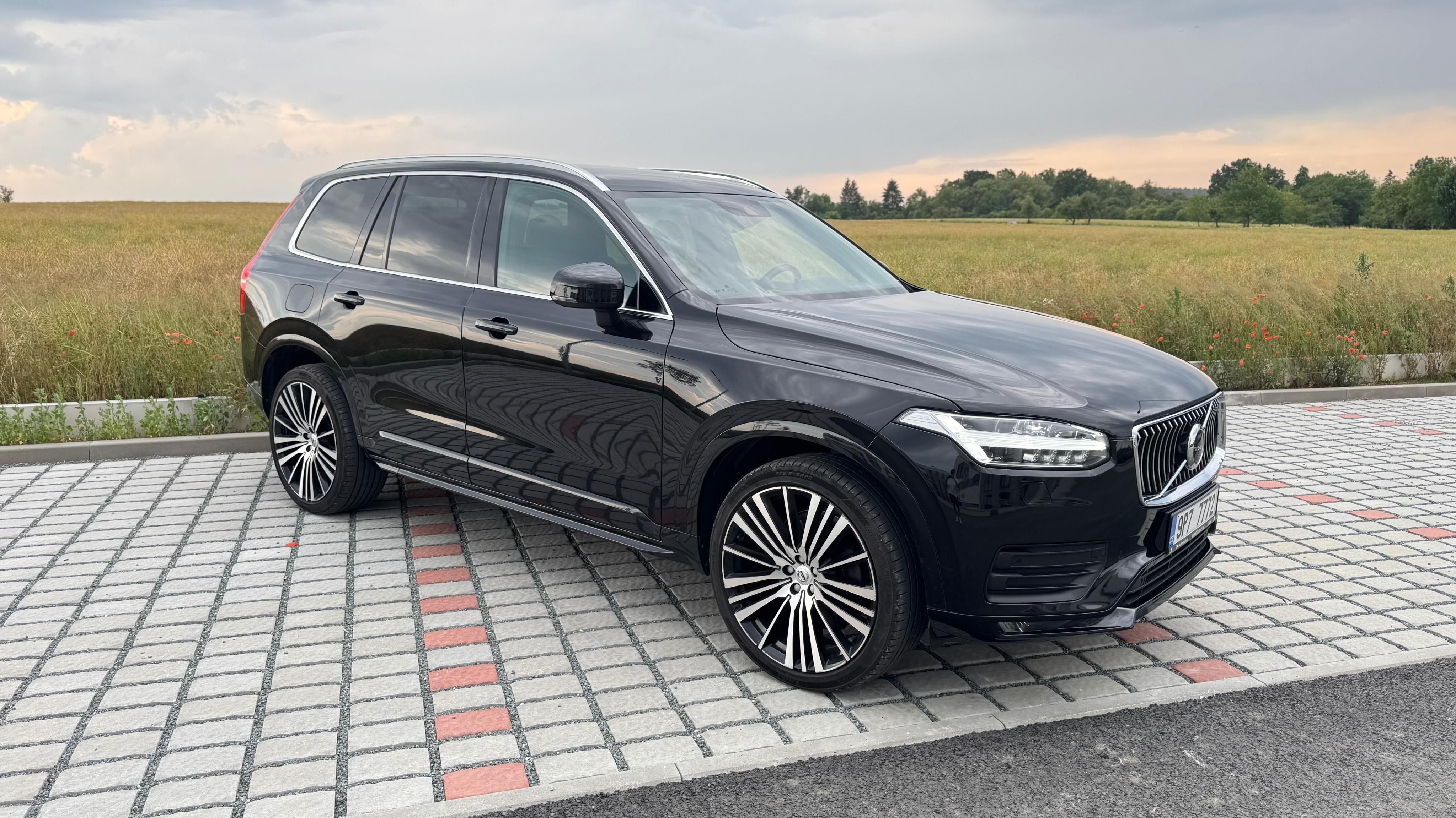 Volvo XC90, MomentumPro, Mild-Hybrid, AWD - fotka 2