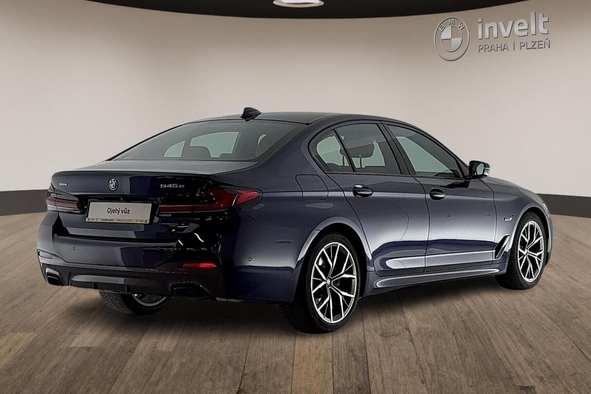 BMW Řada 5, 545e xDrive - fotka 3