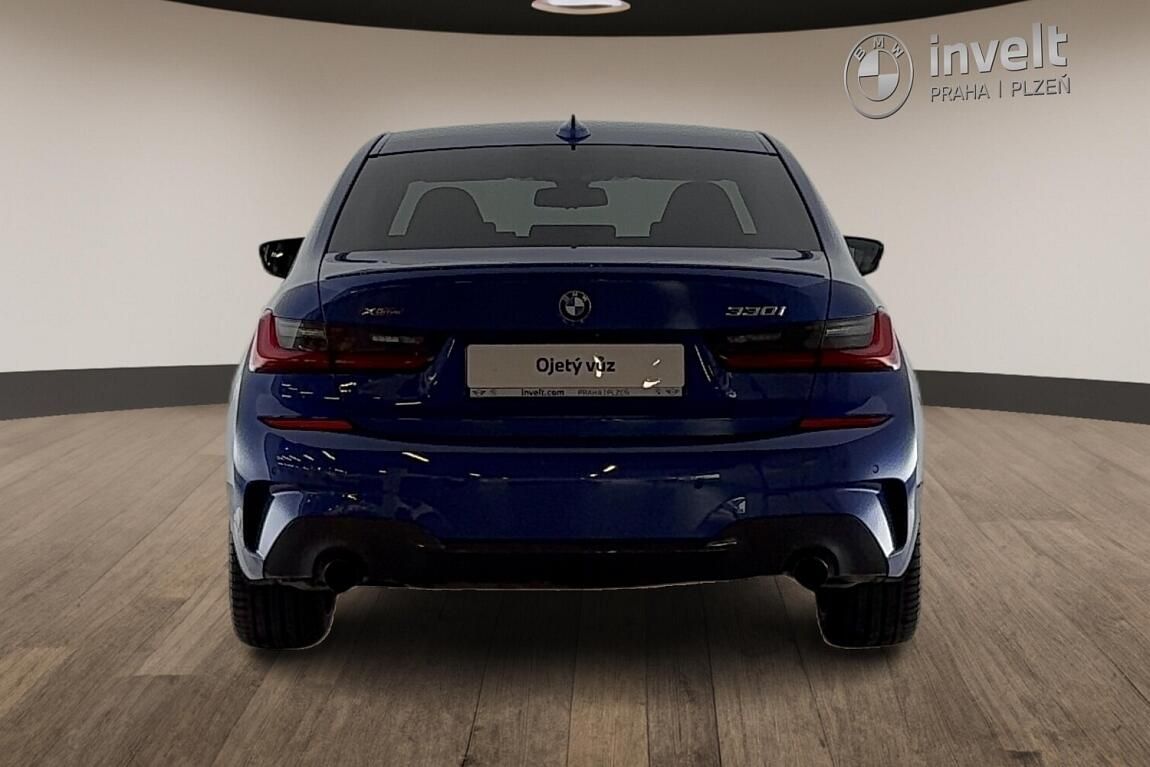 BMW Řada 3, 330i xDrive - fotka 4