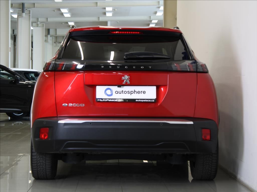 Peugeot 2008, 100kW e-Allure 1.maj.ČR - fotka 4