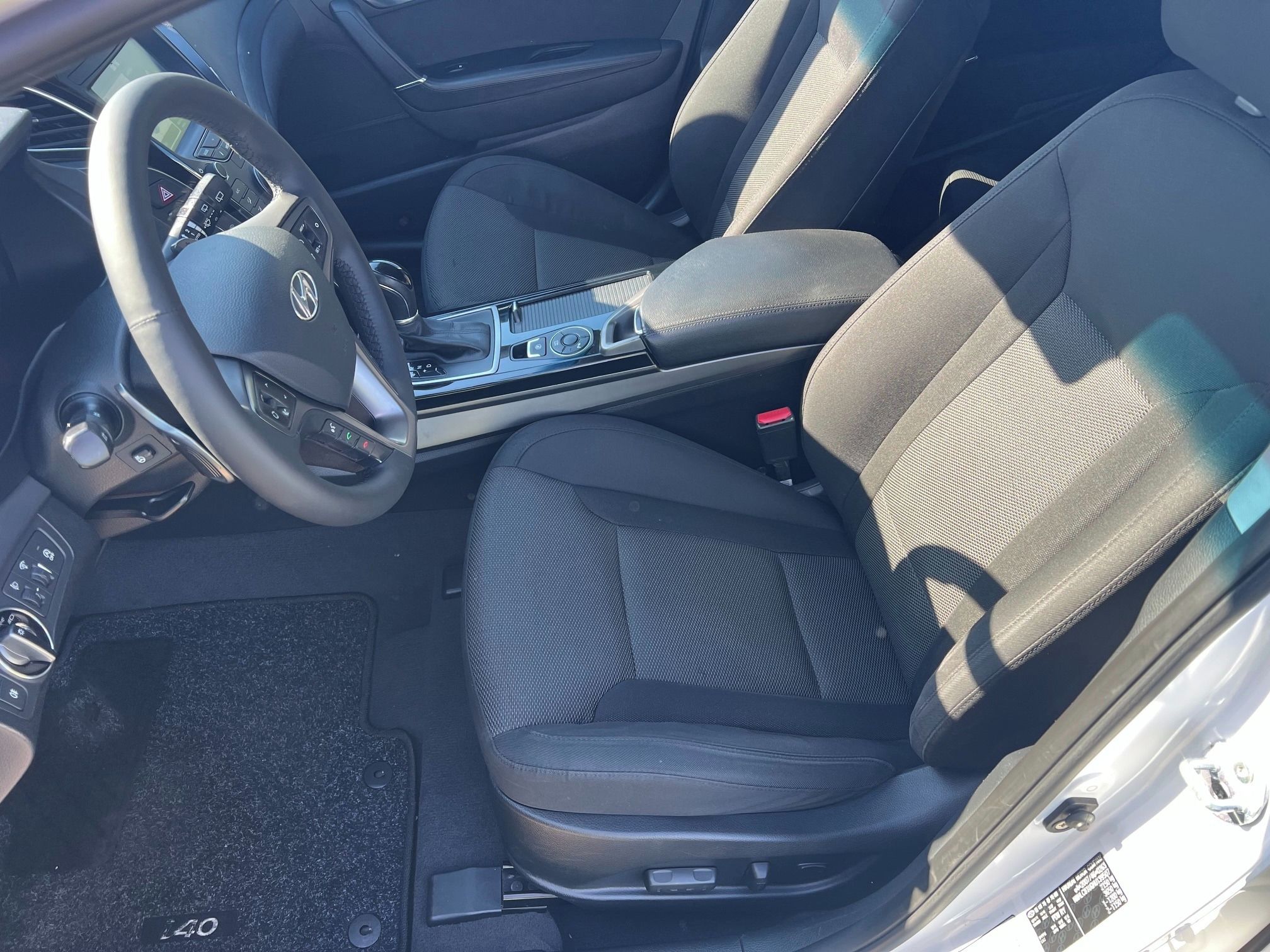 Hyundai i40, 1,7 Automat  Model 2018 Pěkný - fotka 3