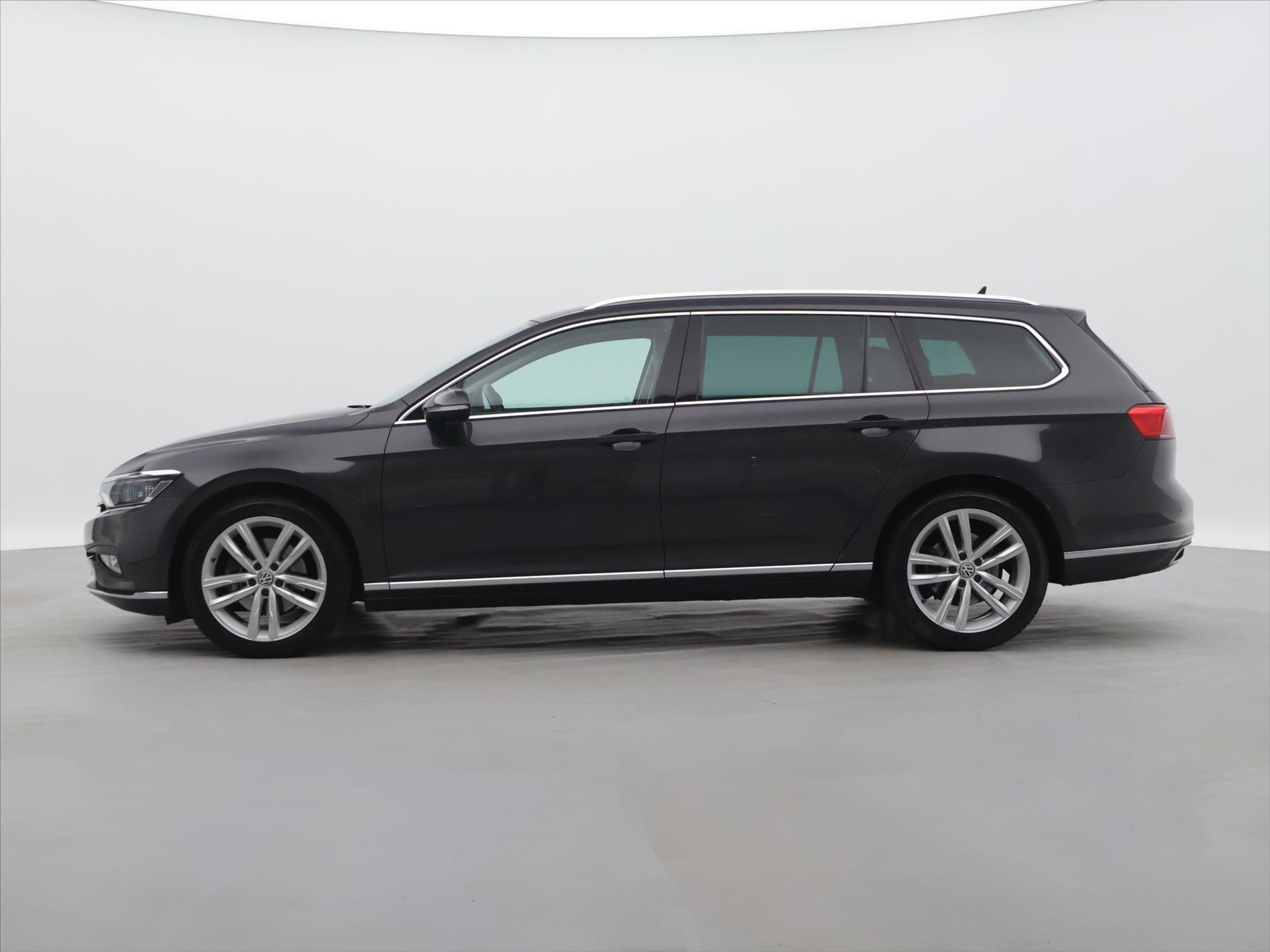 Volkswagen Passat, 2,0 TDI 110kW DSG Elegance - fotka 4