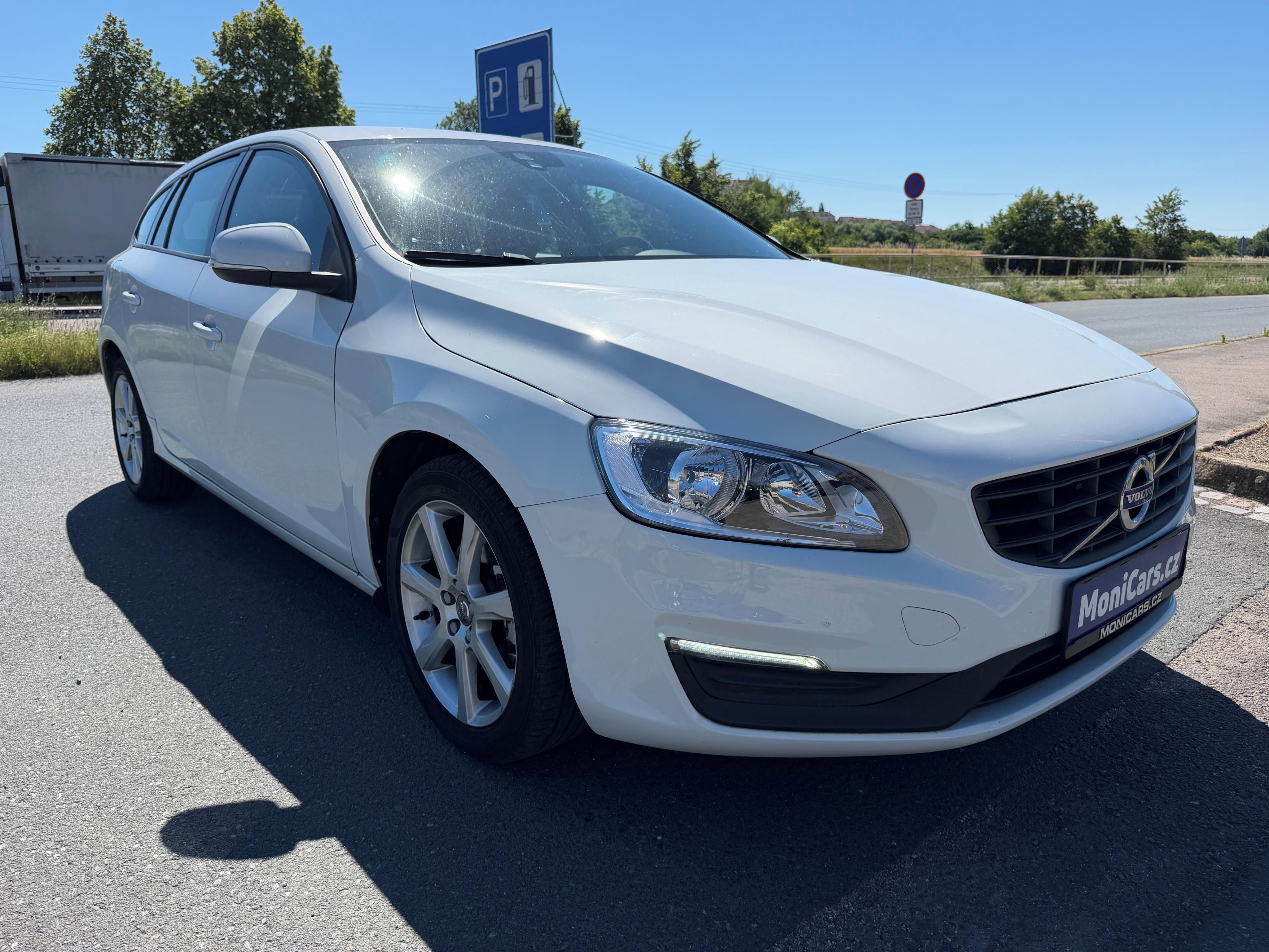 Volvo V60, 2.0 D3 88kW, NAVI. VÝHŘEV - fotka 3