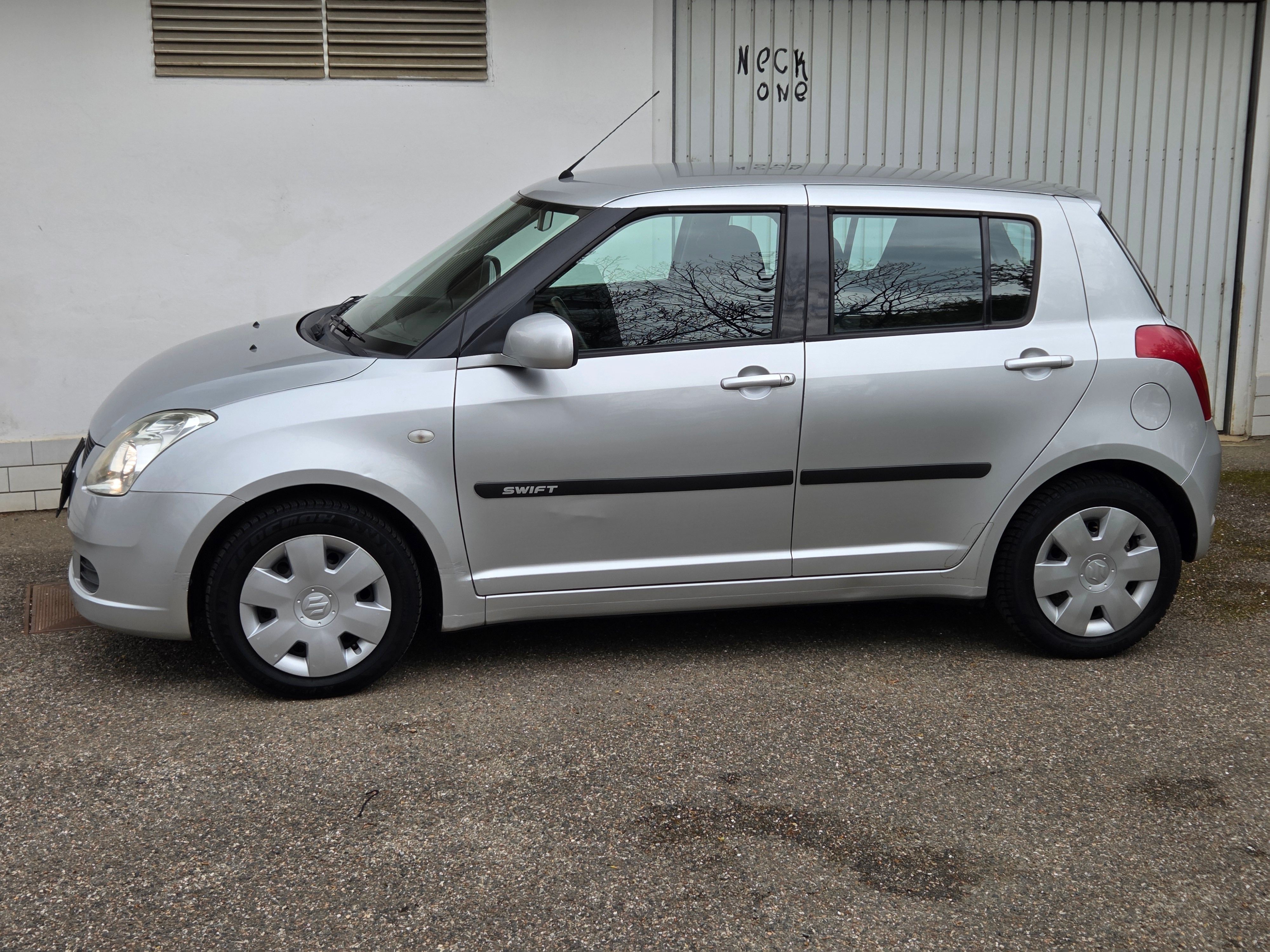 Suzuki Swift, 1.3i  Velmi malý nájezd km. - fotka 3