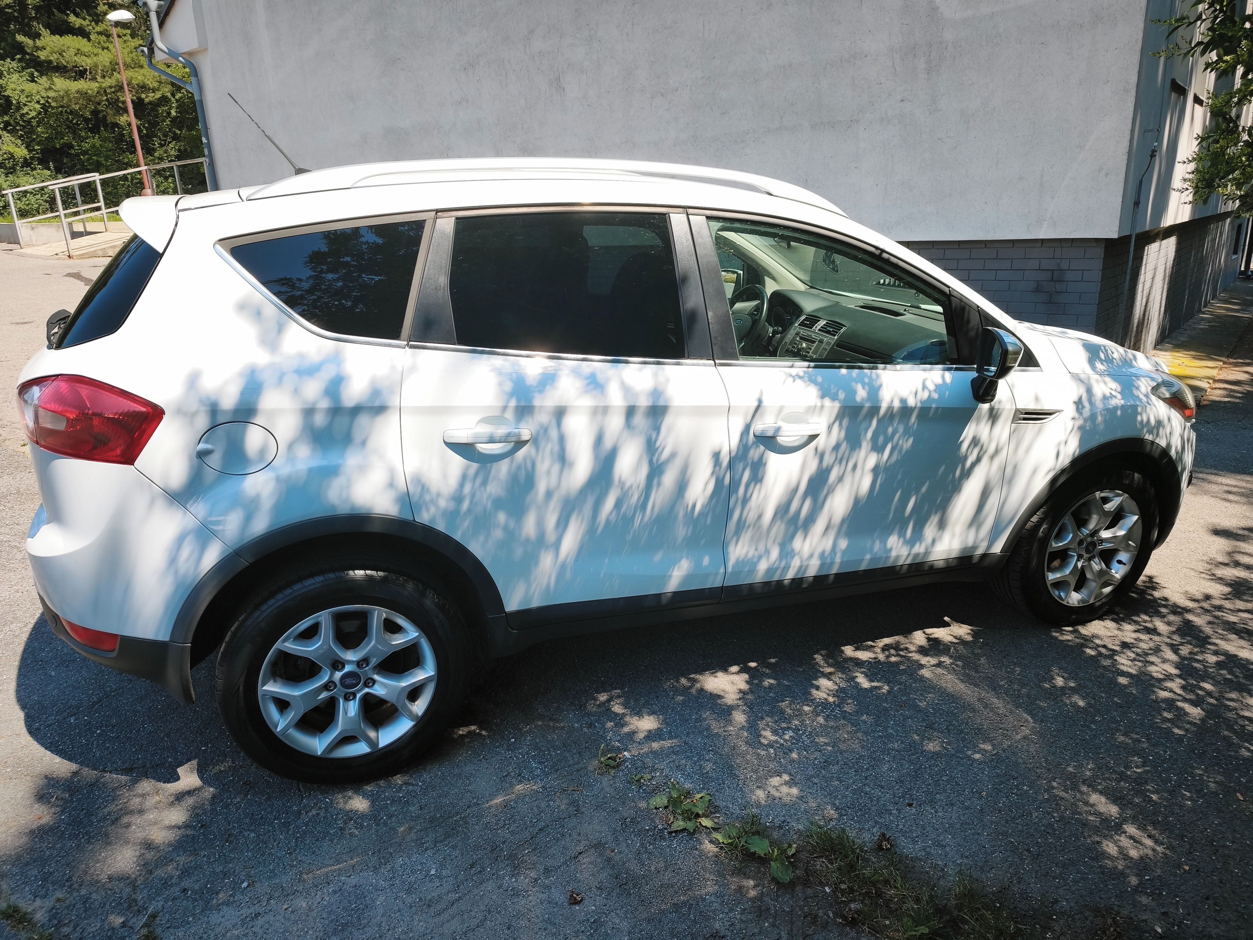 Ford Kuga, 2,0 TDI Č.R. 1 majitel - fotka 4