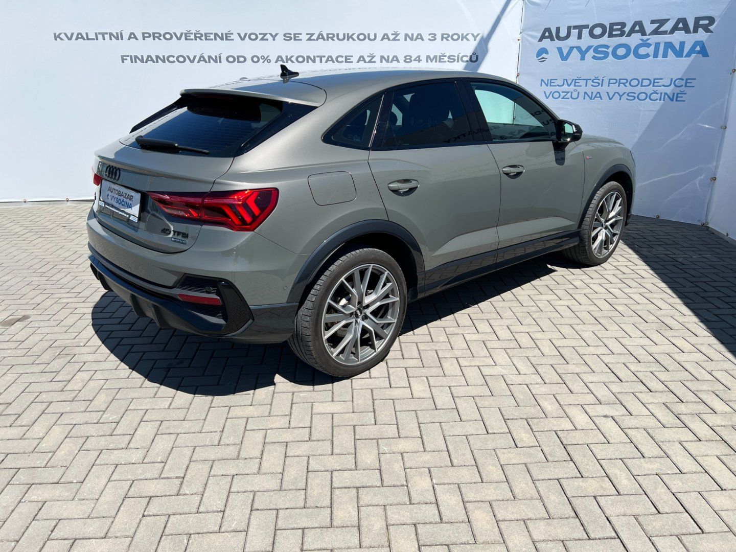 Audi Q3, 2.0TFSi SB 4x4 S-Line! Webasto - fotka 4