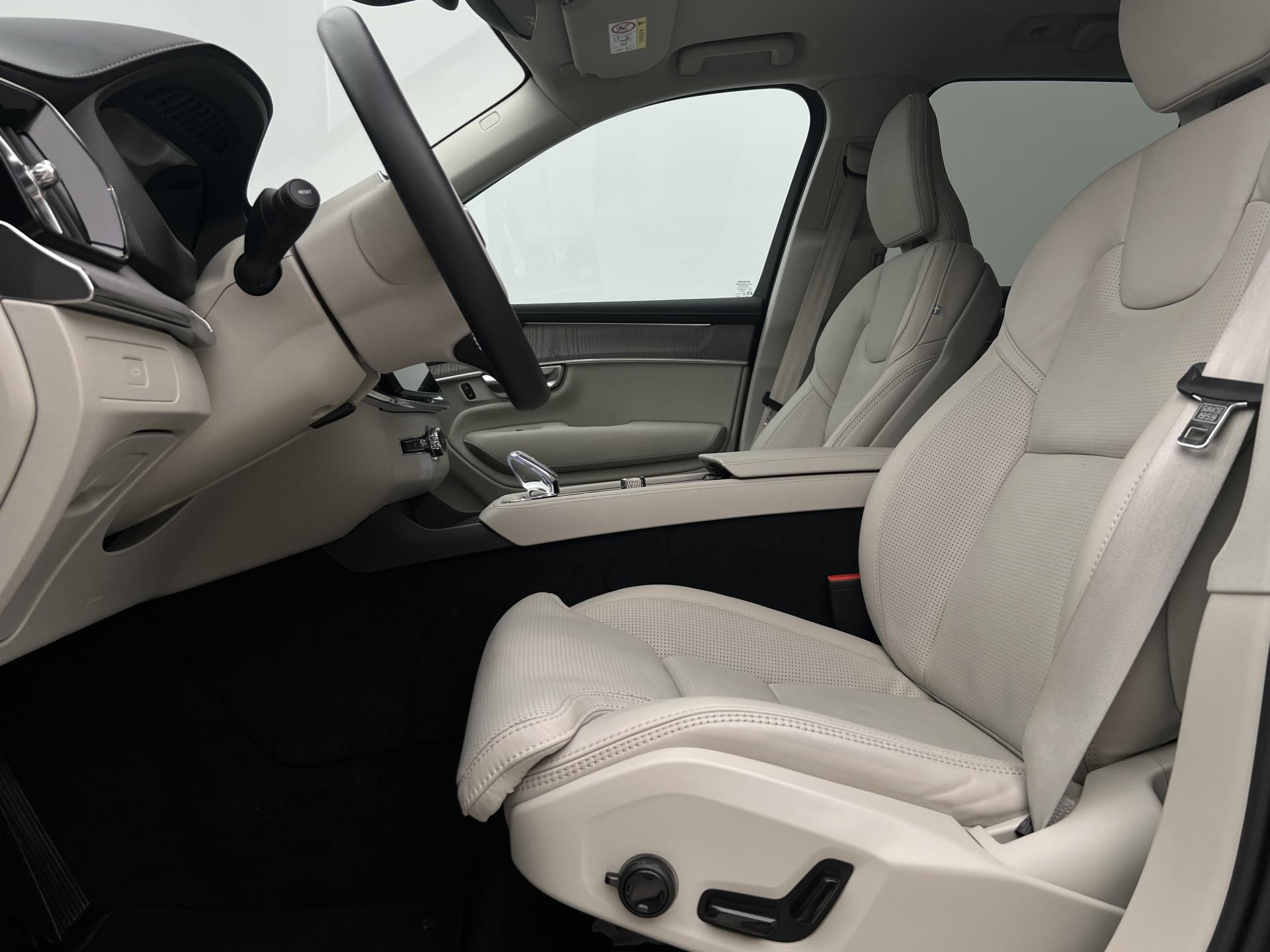 Volvo XC90, B5 AWD BRIGHT PLUS 7 MÍST - fotka 3