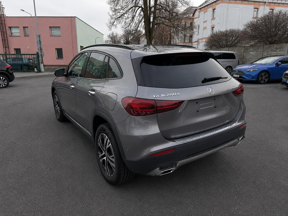 Mercedes-Benz GLA, 200 d 4MATIC - fotka 5