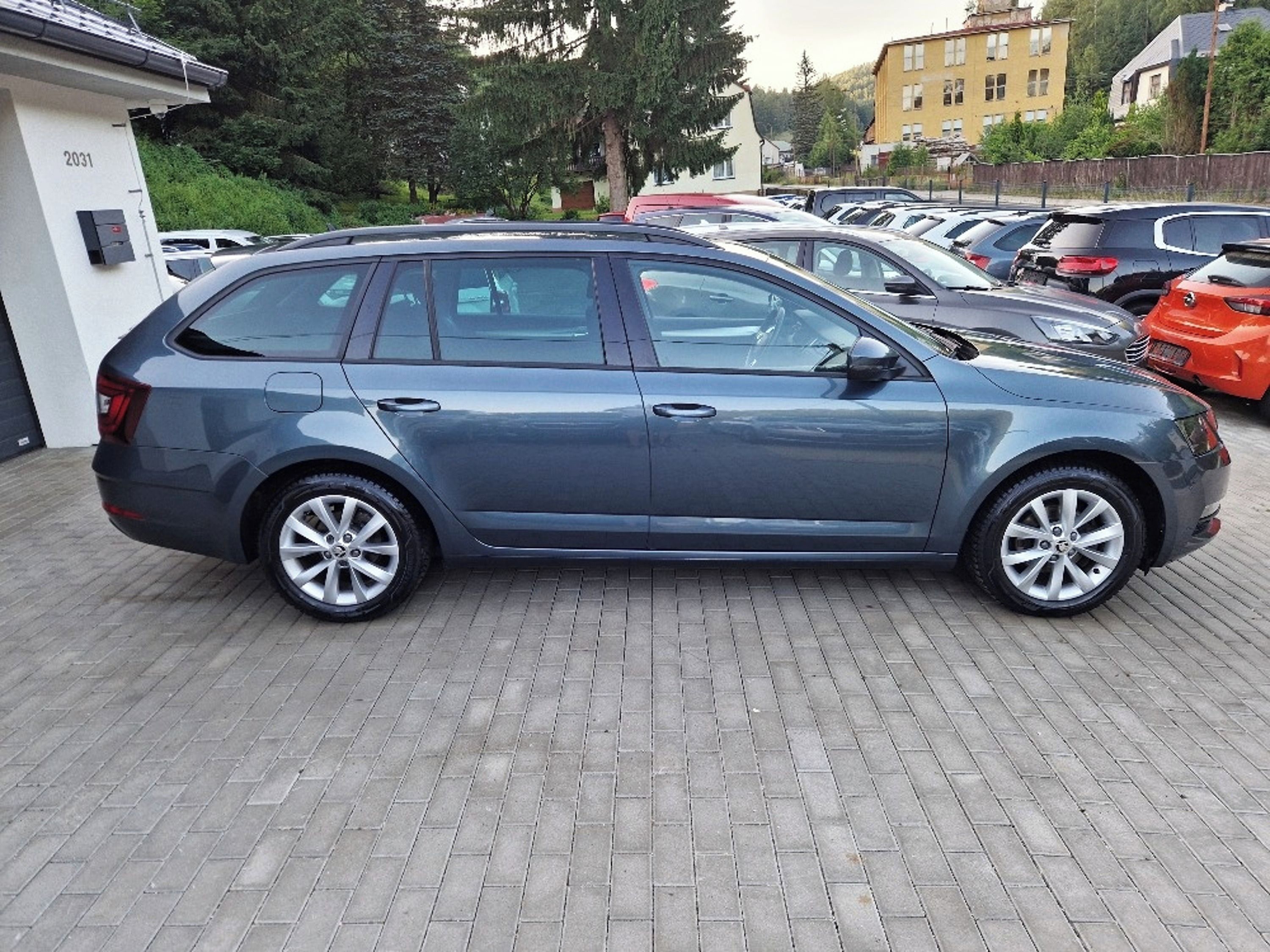 Škoda Octavia, 1.6 TDi (85 kW), 108 tis. km - fotka 6