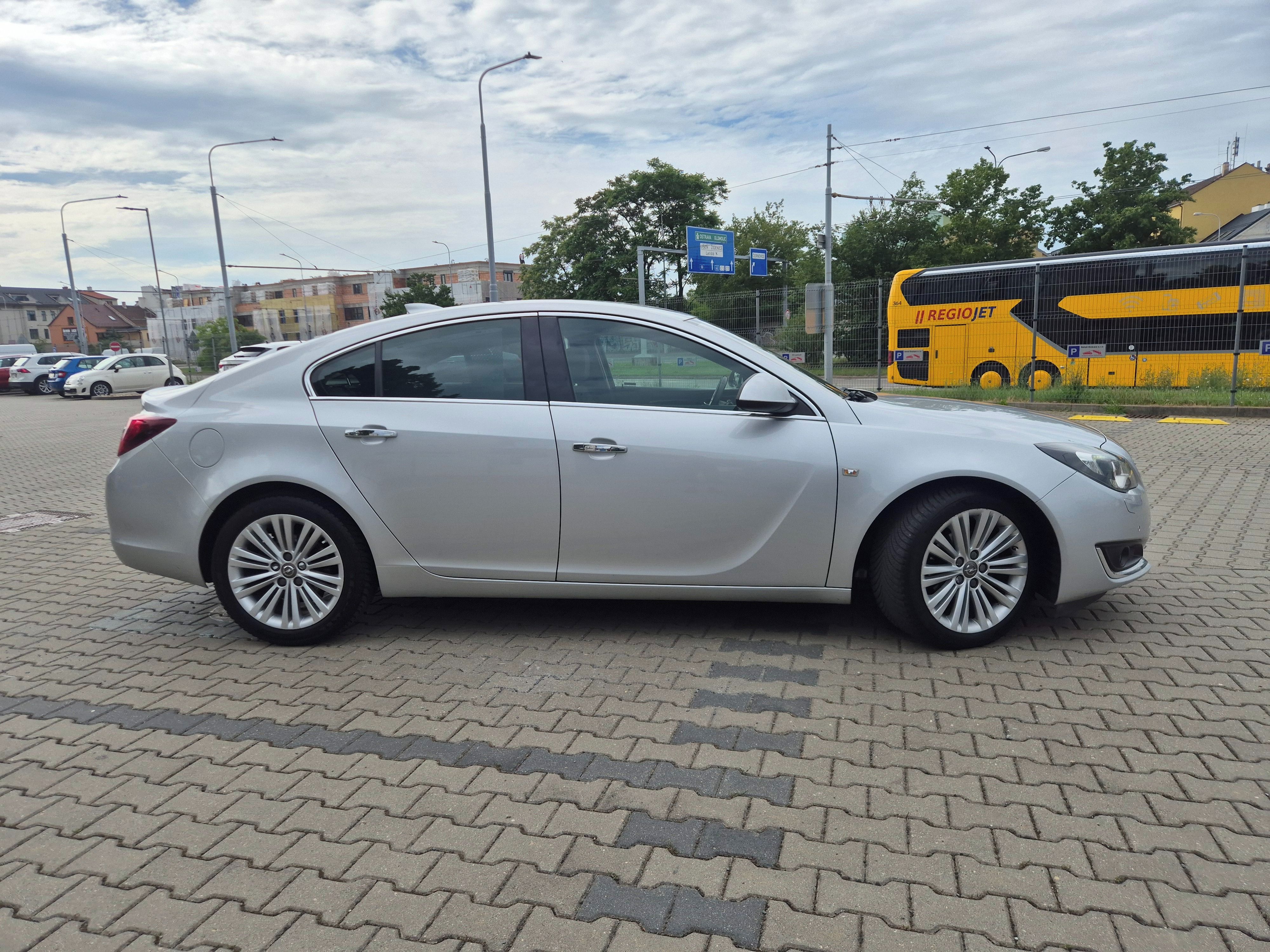 Opel Insignia, 2.0CDTi125kw,serviska,bezklíč - fotka 3
