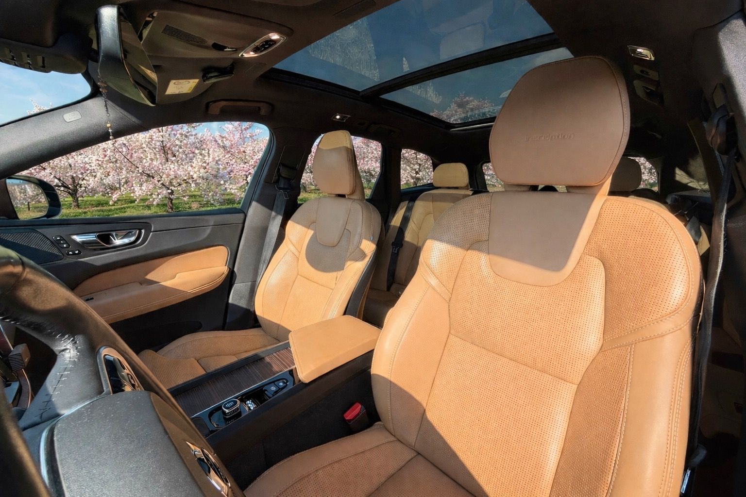 Volvo XC60, Volvo XC60 D4 AWD Inscription - fotka 5