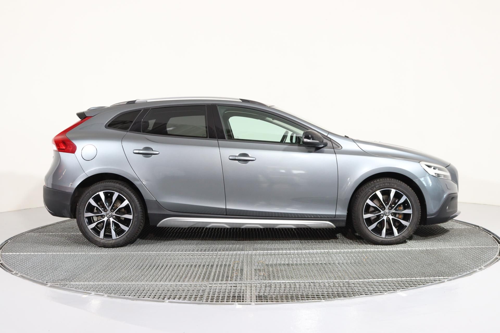 Volvo V40, CROSS COUNTRY 2,0 D3 AUTOMAT - fotka 3