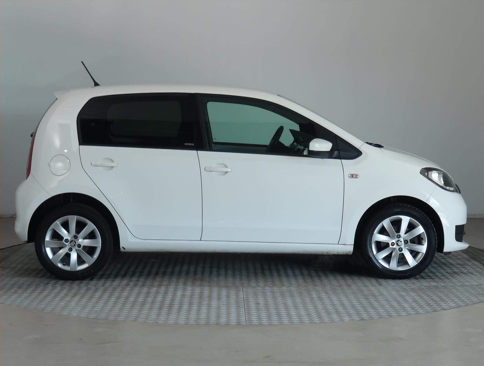 Škoda Citigo, 1.0 MPI, Klima, Park. senzory - fotka 6