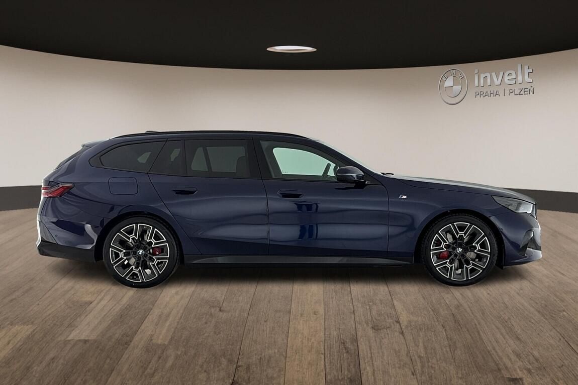 BMW Řada 5, 540d xDrive Touring - fotka 2