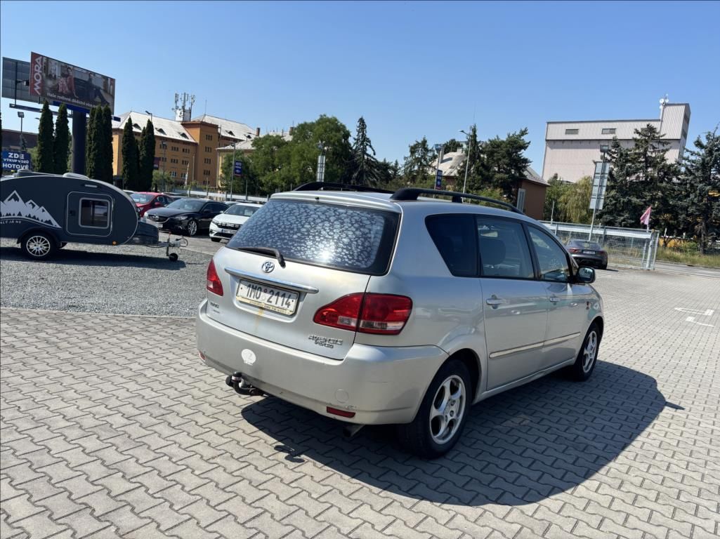 Toyota Avensis Verso, 2,0 D4D,ČR - fotka 3