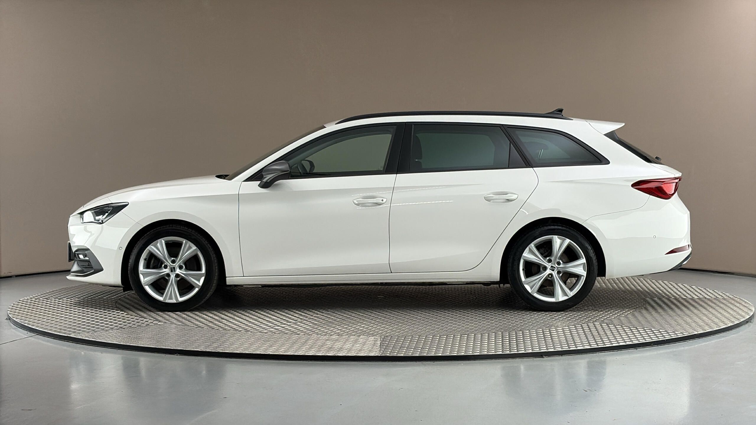 Seat Leon, 2.0 TDI DSG FR Sportstourer - fotka 4